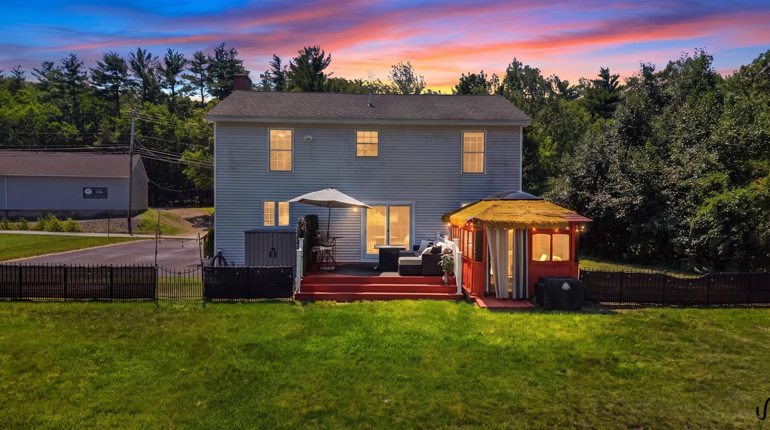 27 Old Manchester Rd, Raymond, NH 03077