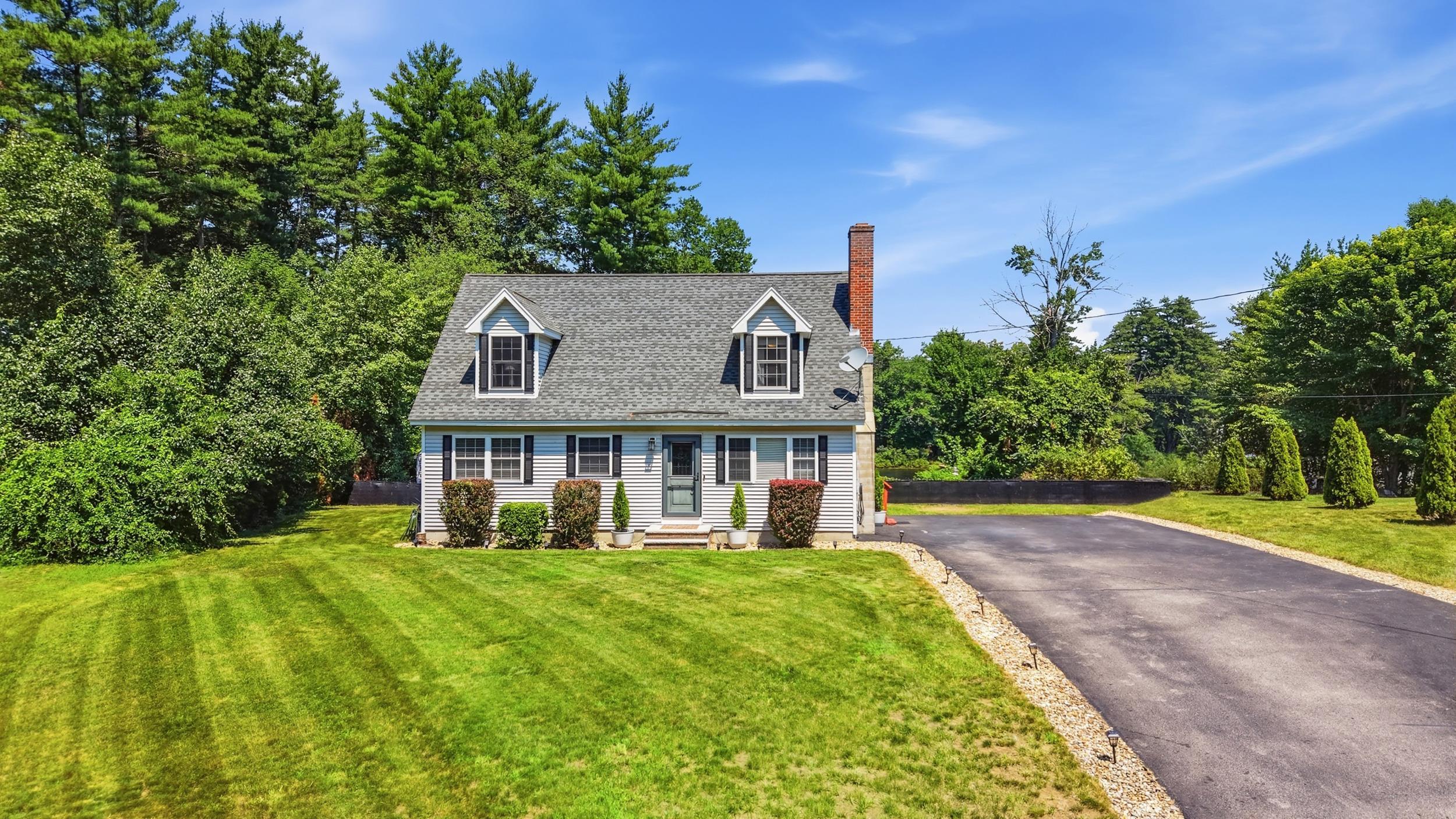 27 Old Manchester Rd, Raymond, NH 03077