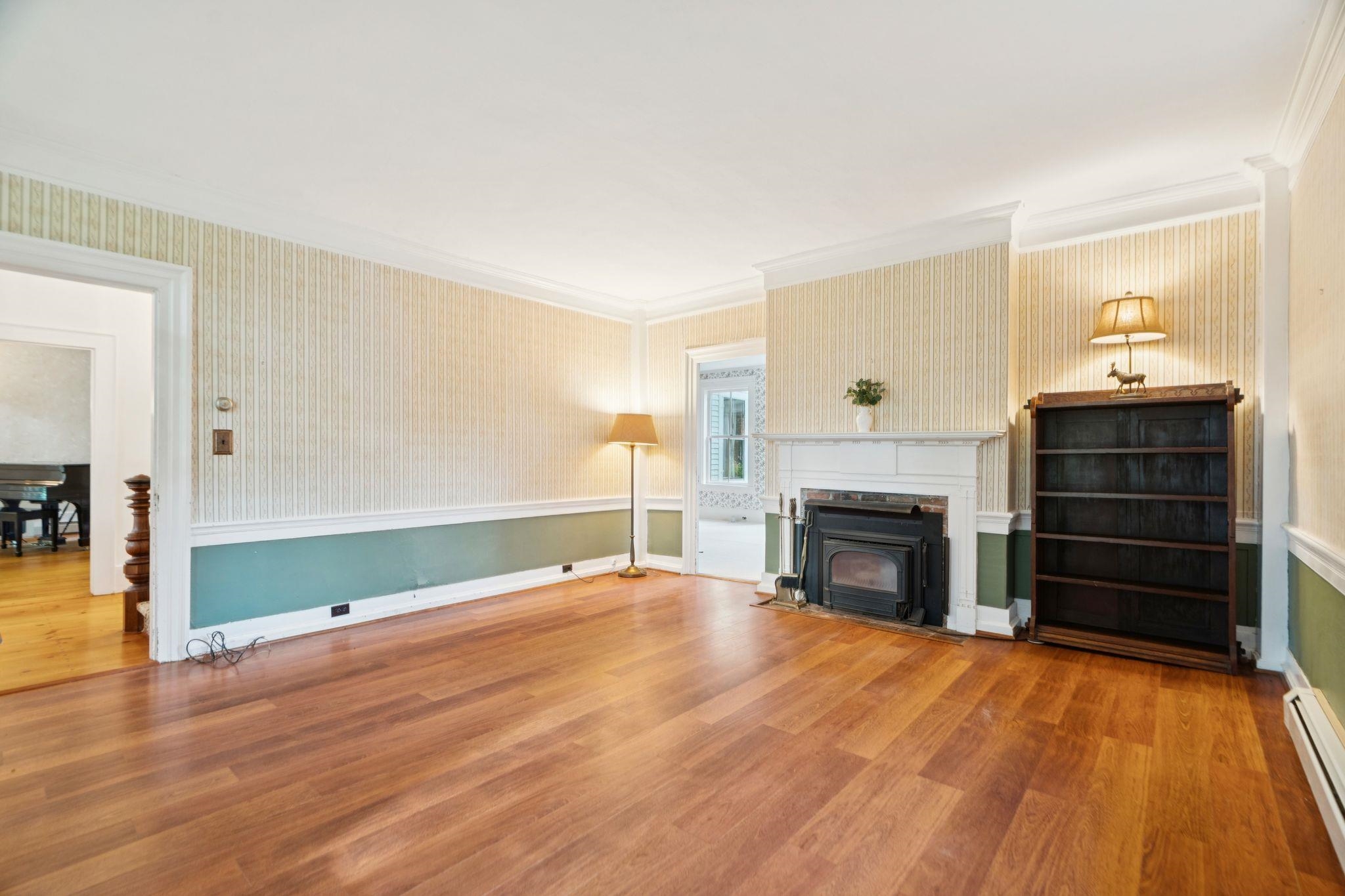 Unstaged den to the right of the front door