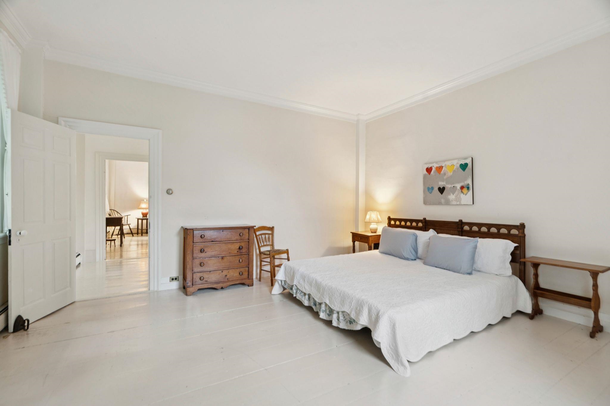 Unstaged bedroom 01
