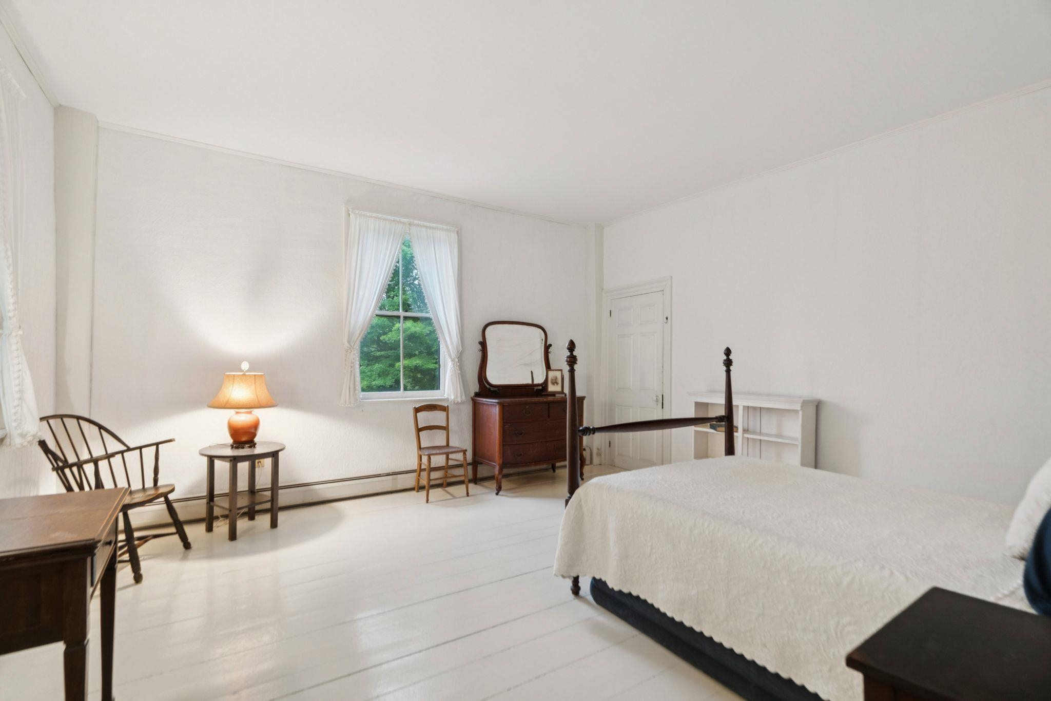 Unstaged Bedroom 02