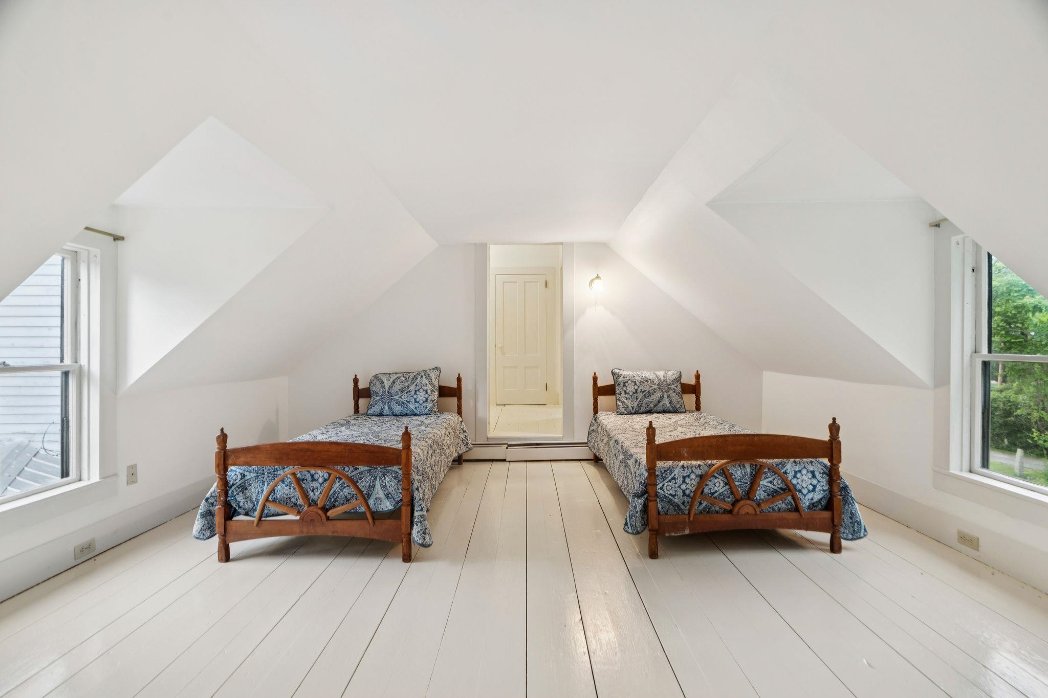 Unstaged bedroom 04