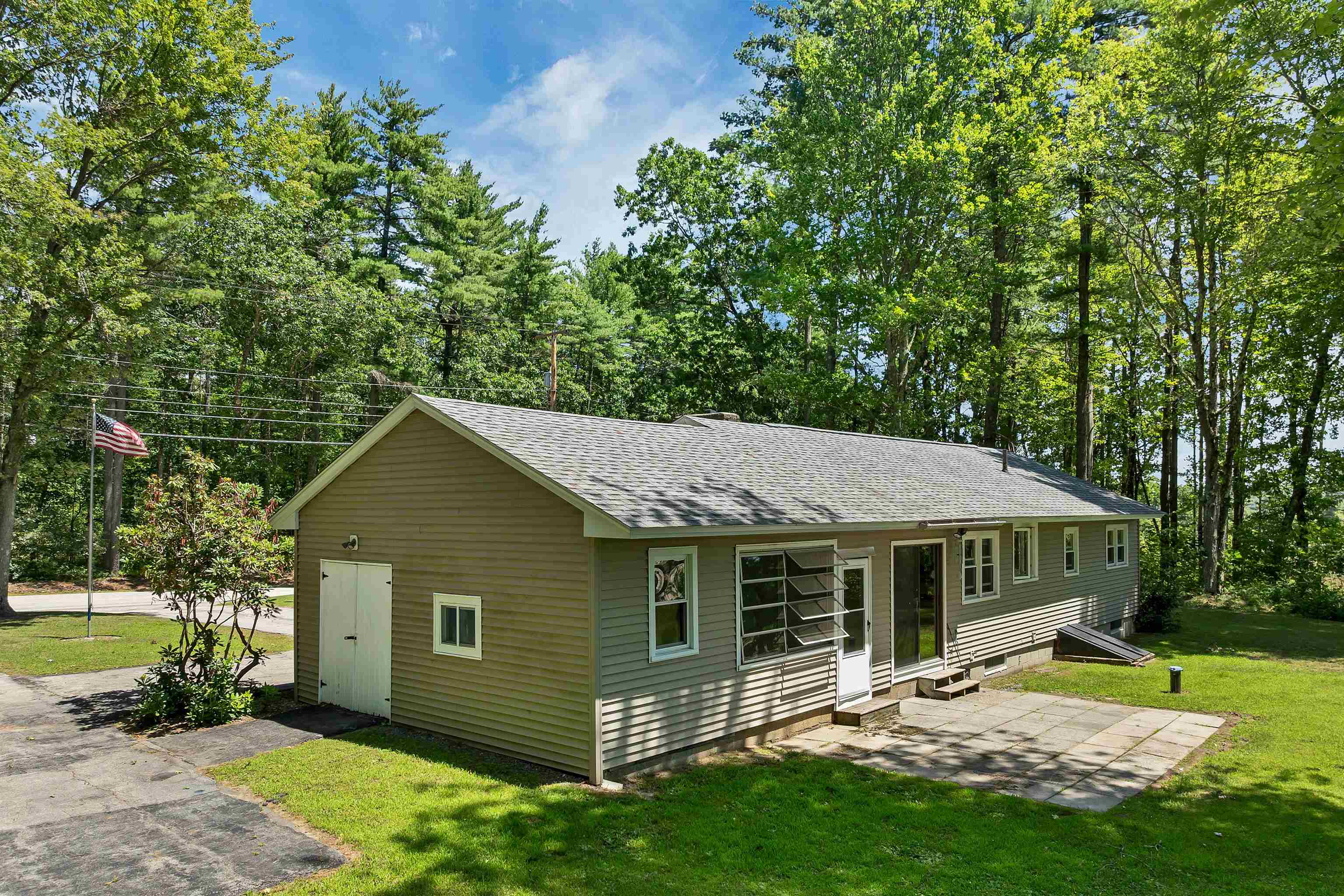 108 River Rd, Bow, NH 03304