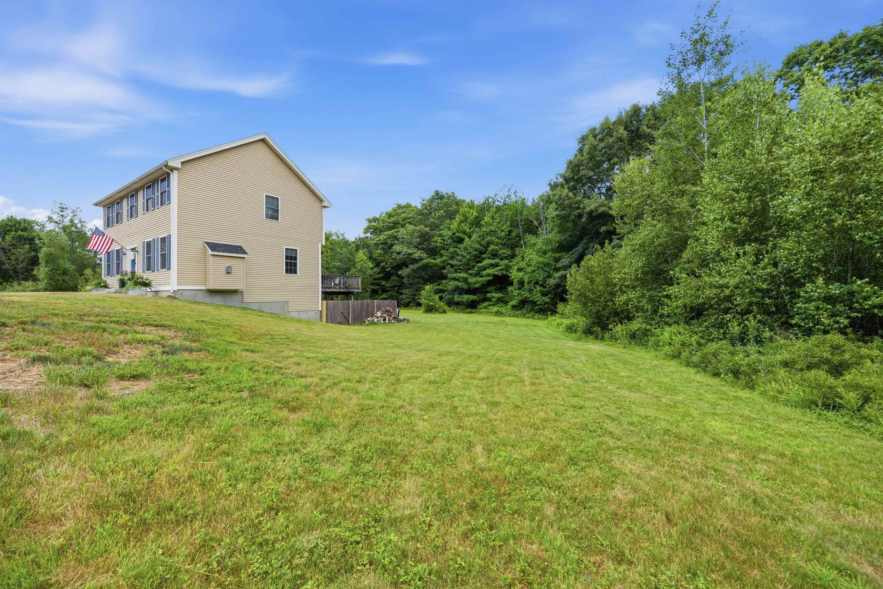 34 Dunbarton Center Rd, Bow, NH 03304