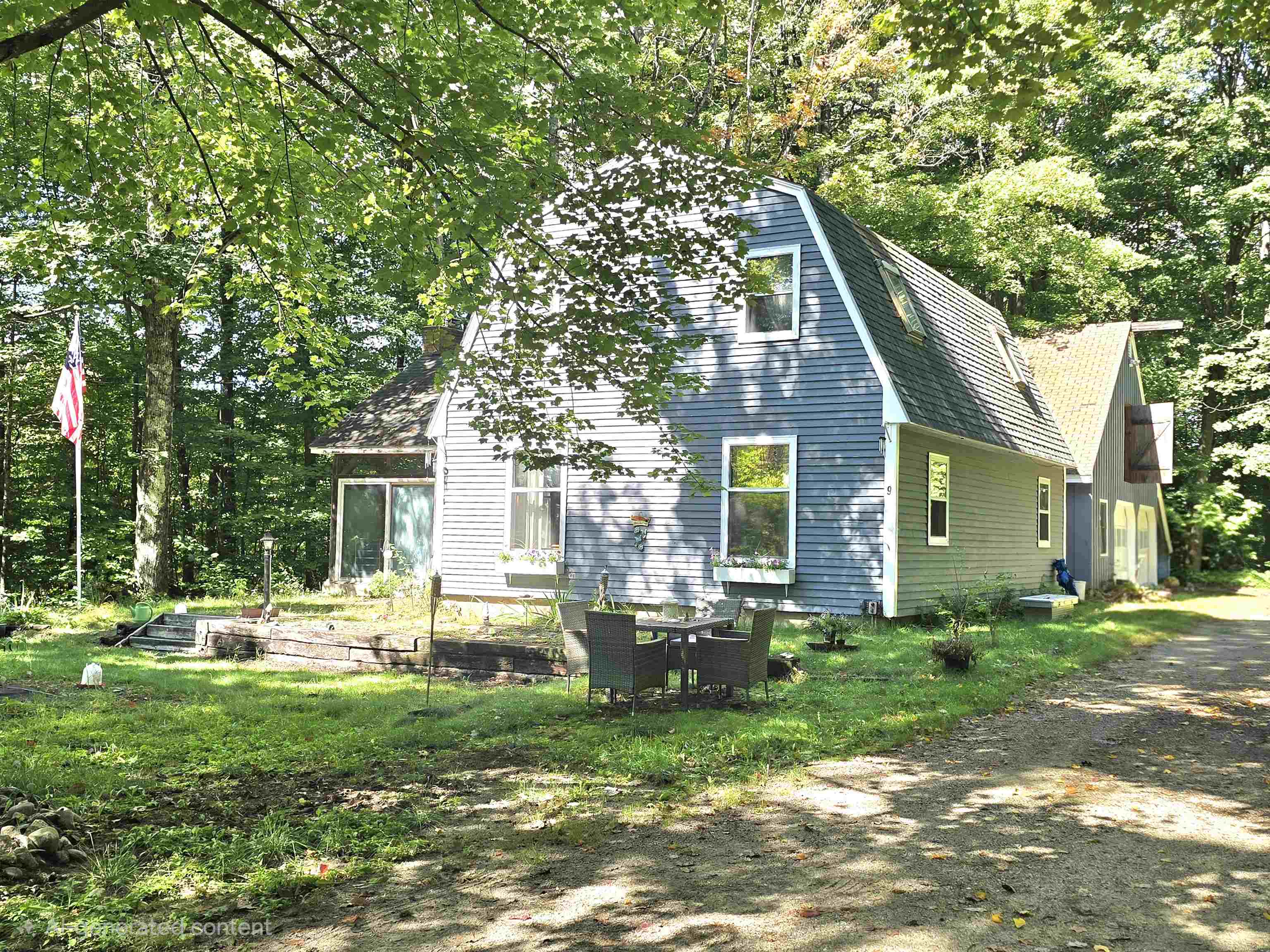 Photo 2 of Single family home for sale at 9 Burdett Rd, Intervale, NH 03845 | MLS# 5100748 | Listing updated on 2026-09-19
