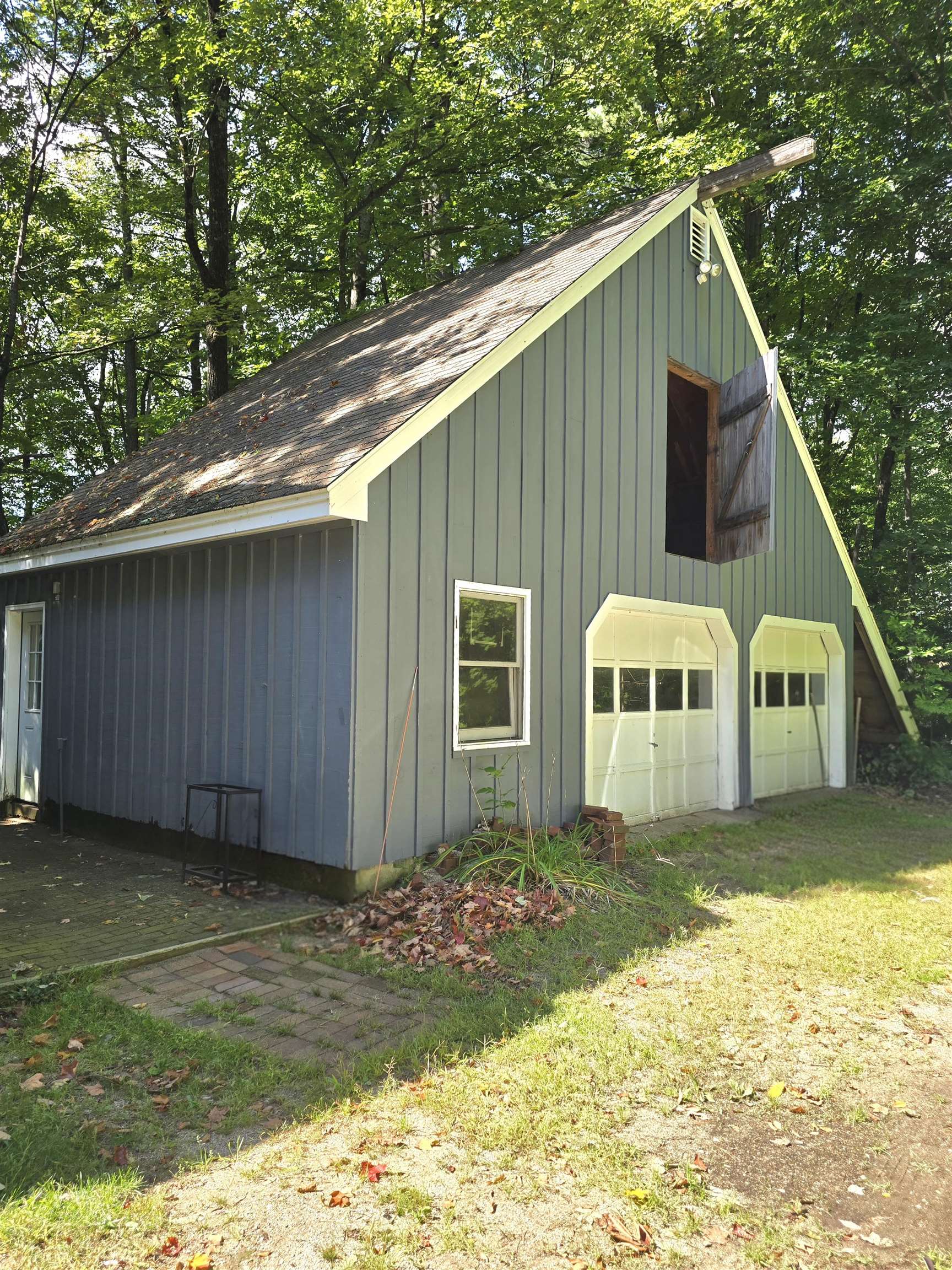 Photo 3 of Single family home for sale at 9 Burdett Rd, Intervale, NH 03845 | MLS# 5100748 | Listing updated on 2026-09-19