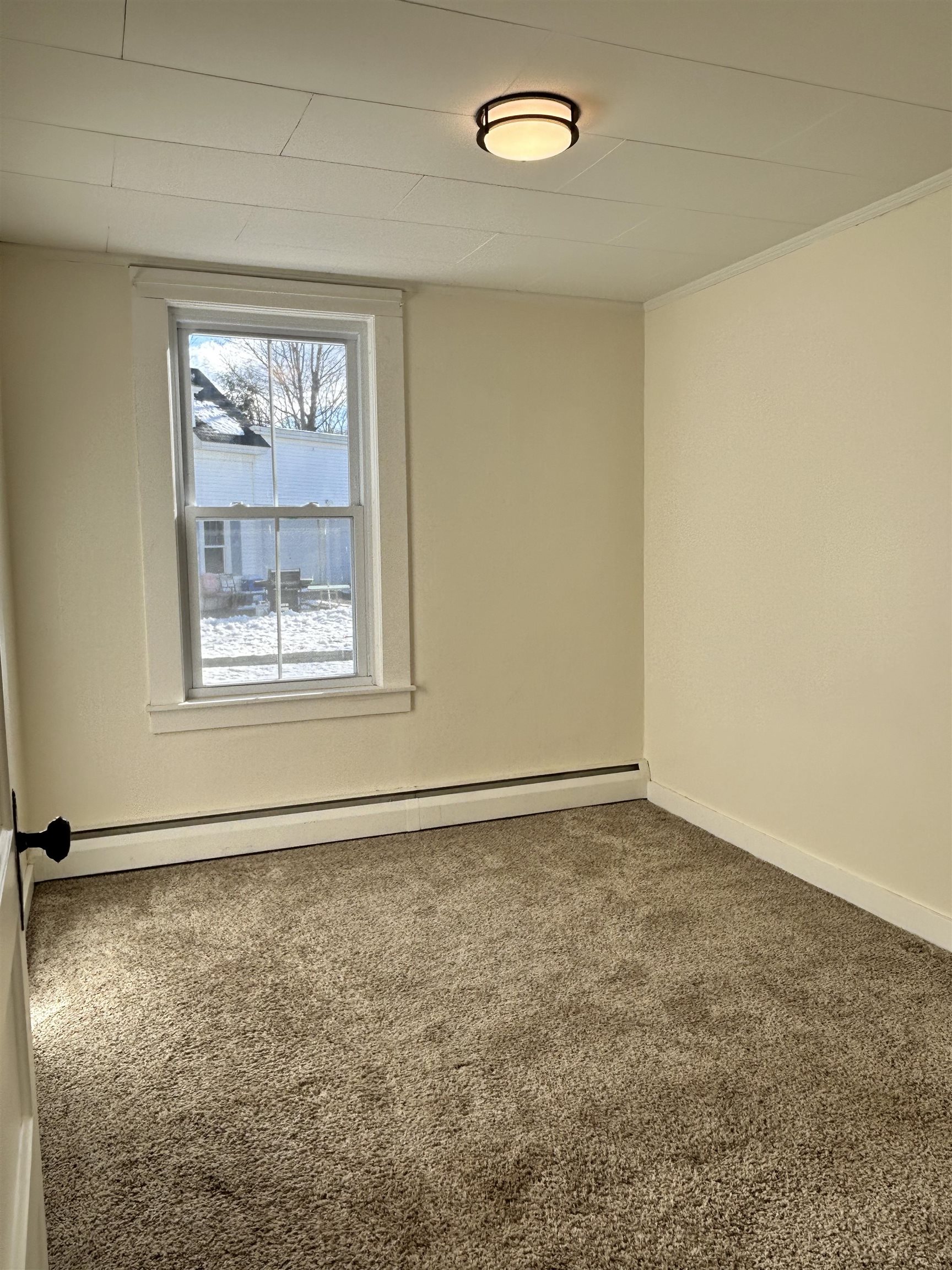 88 Bowman St, Laconia, NH 03246