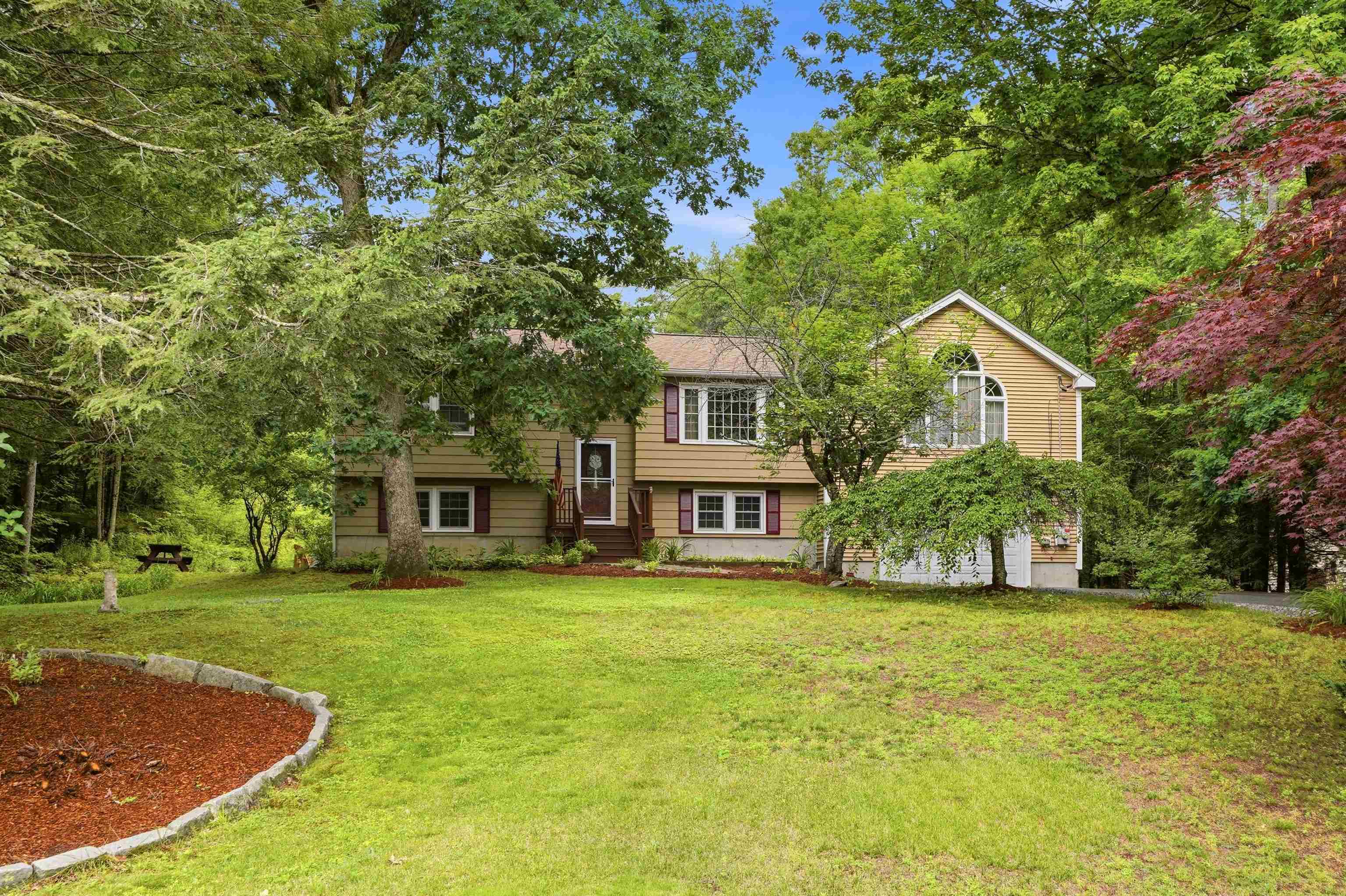 6 Birch Ct, Raymond, NH 03077