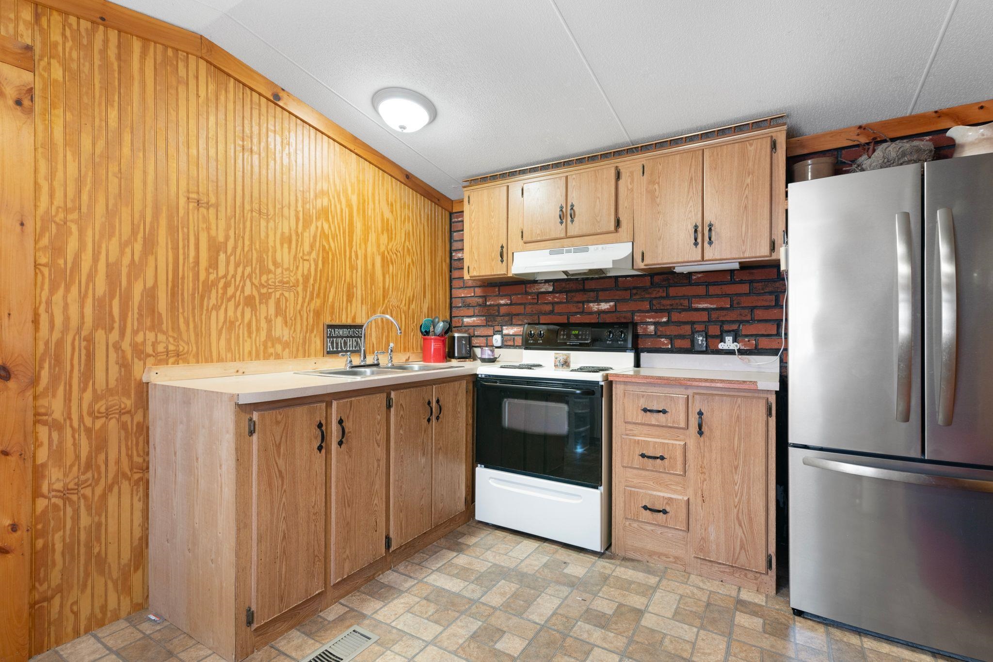 38 Pine St, Hinsdale, NH 03451