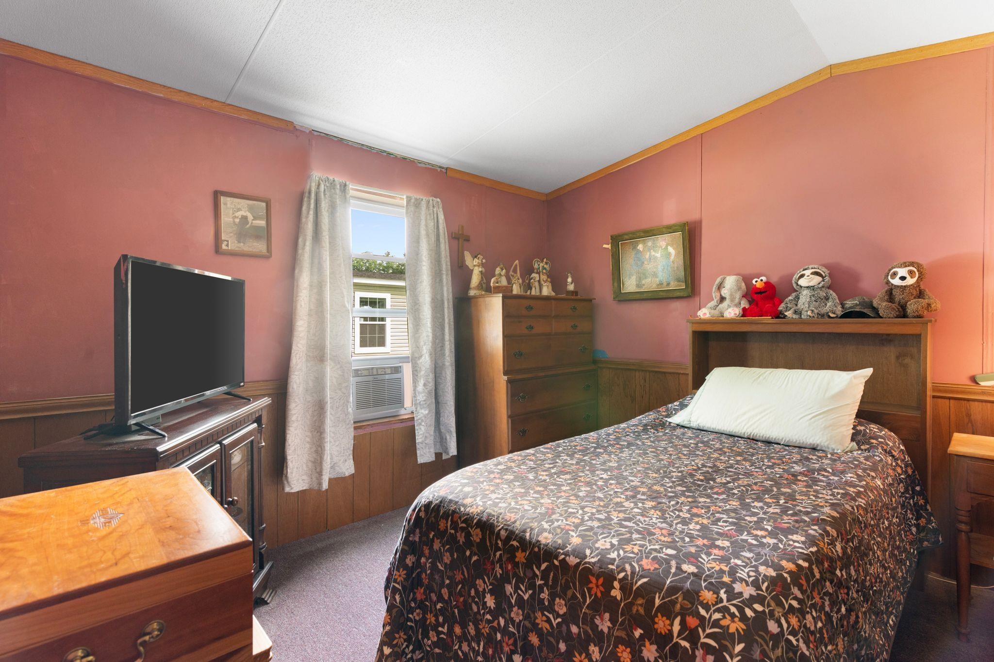 38 Pine St, Hinsdale, NH 03451