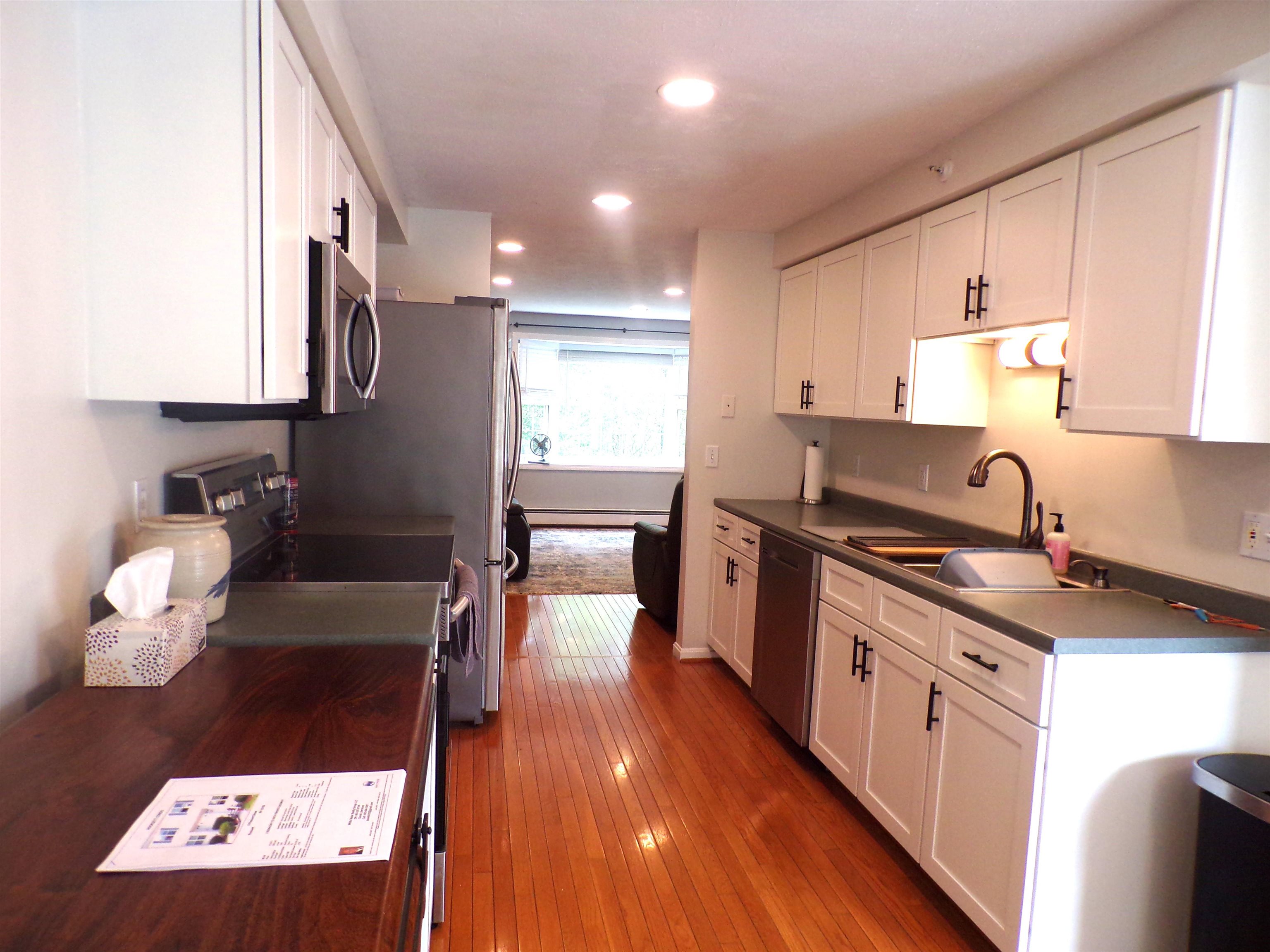 6 Pleasant St, Hooksett, NH 03106