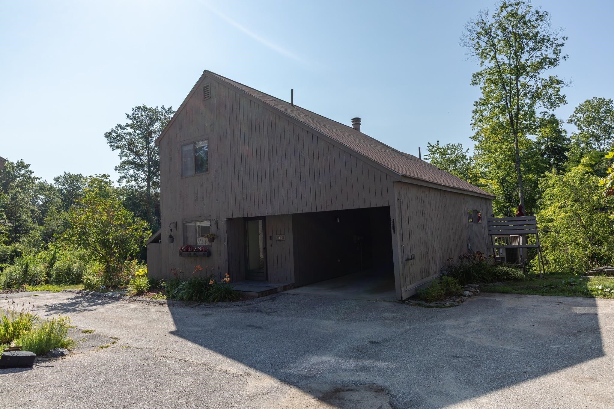 48 Coburn Woods Dr, Nashua, NH 03063