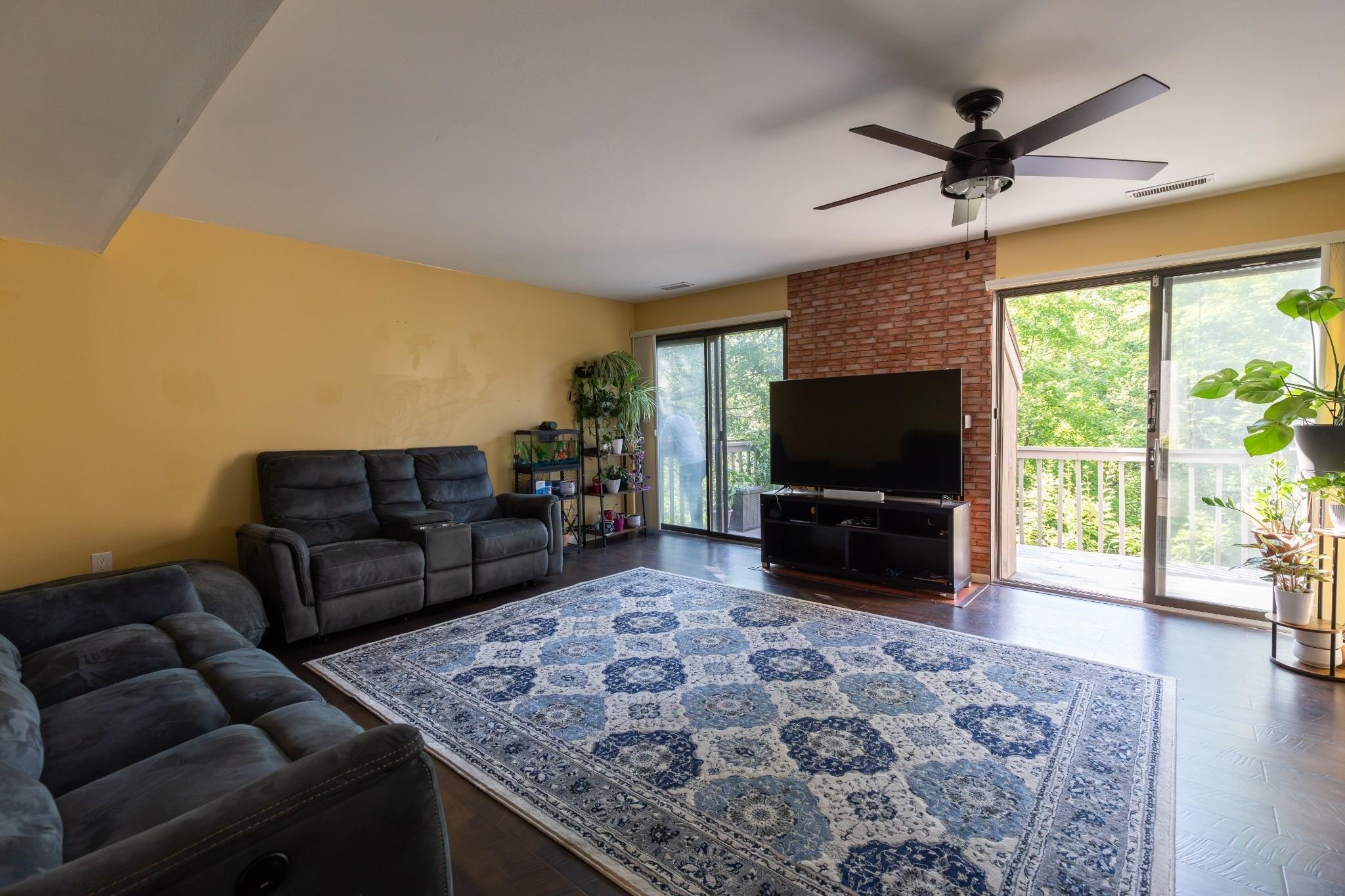 48 Coburn Woods Dr, Nashua, NH 03063