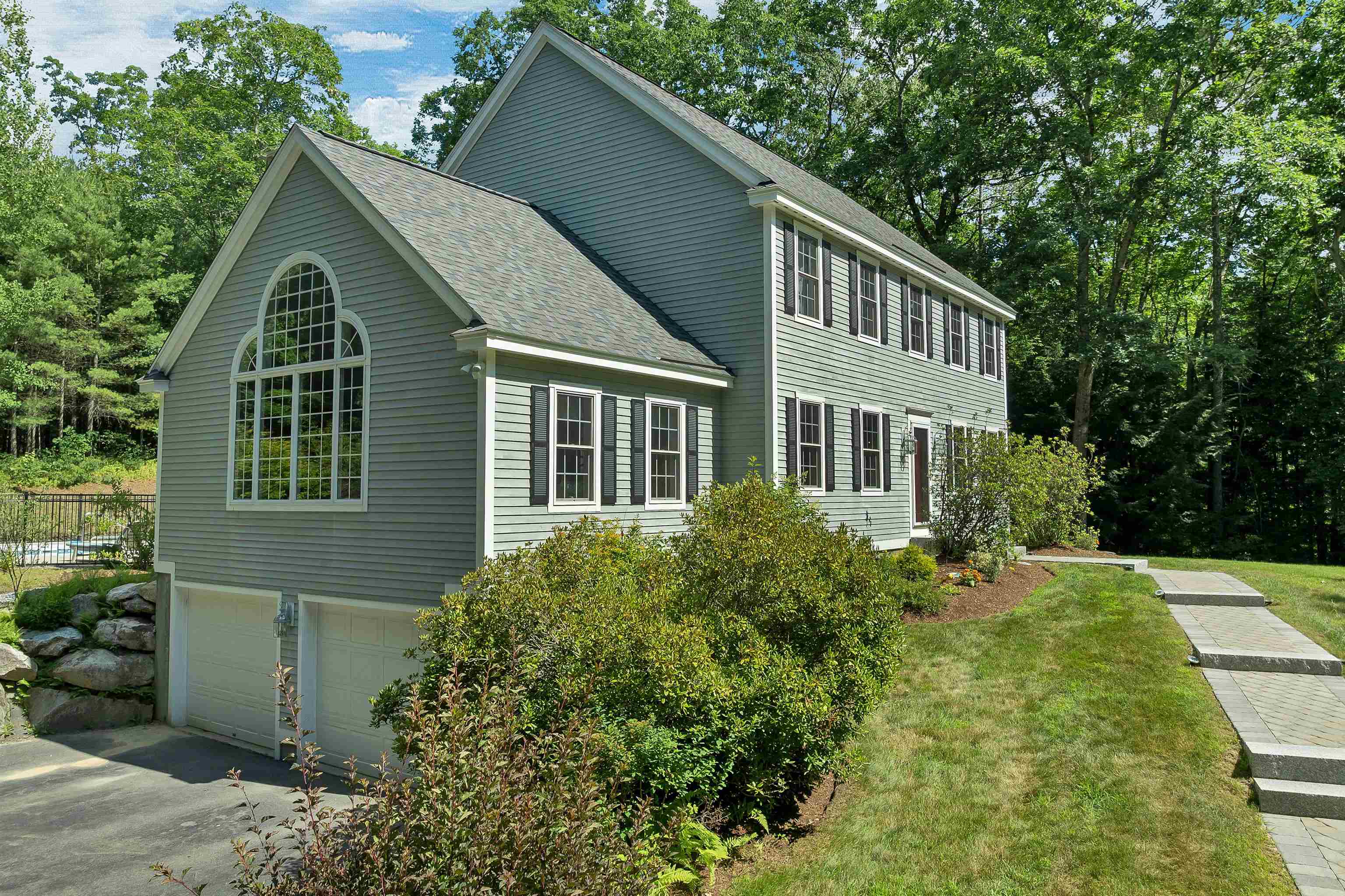 52 Riverdale Rd, New Boston, NH 03070