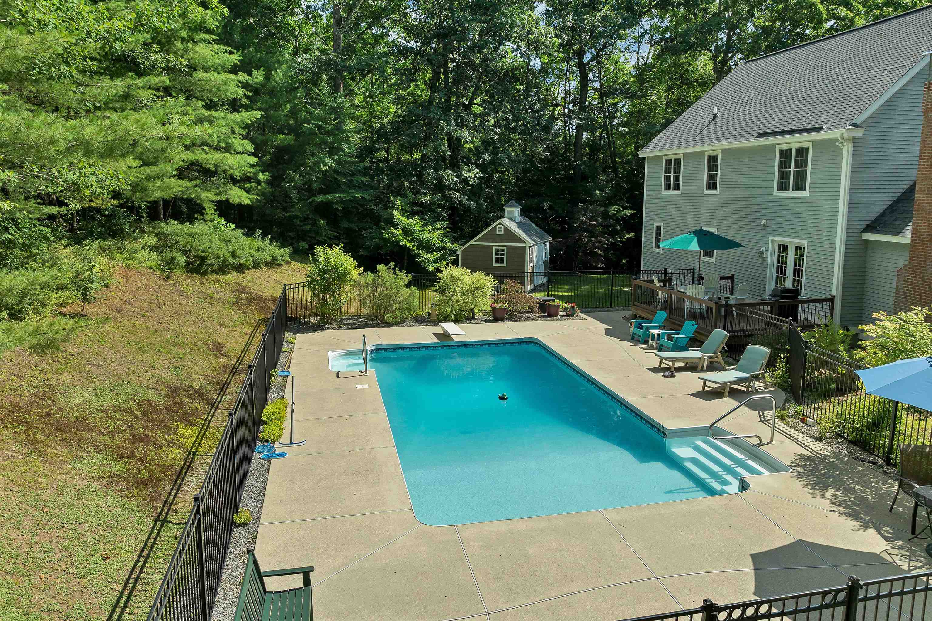 52 Riverdale Rd, New Boston, NH 03070