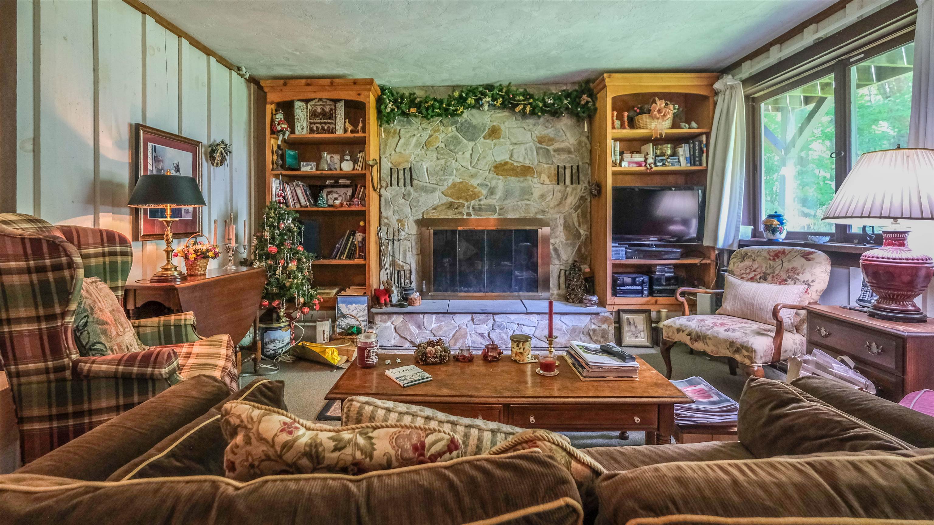 Wood burning fireplace 25791369