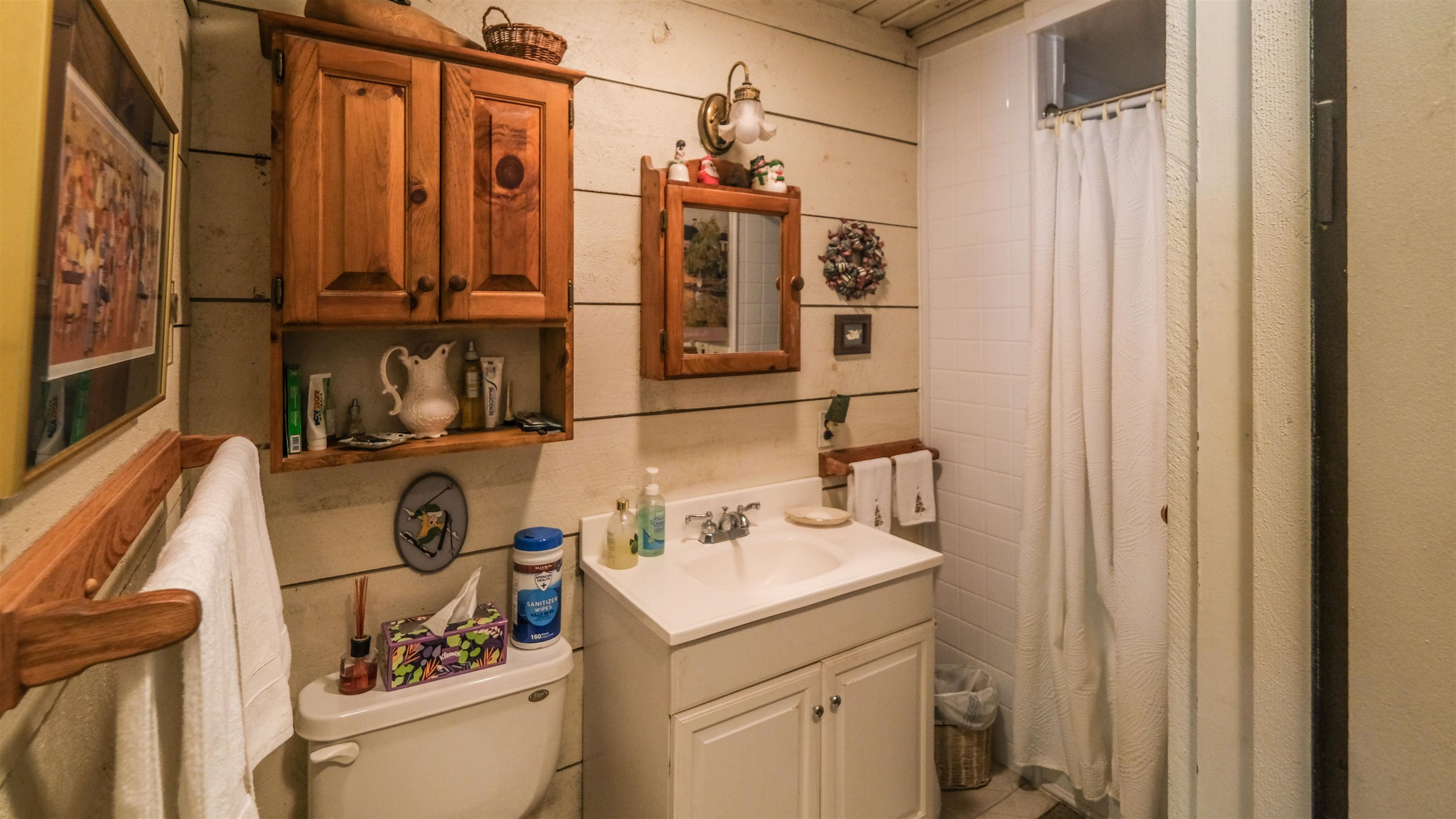 3/4 bathroom 25791372