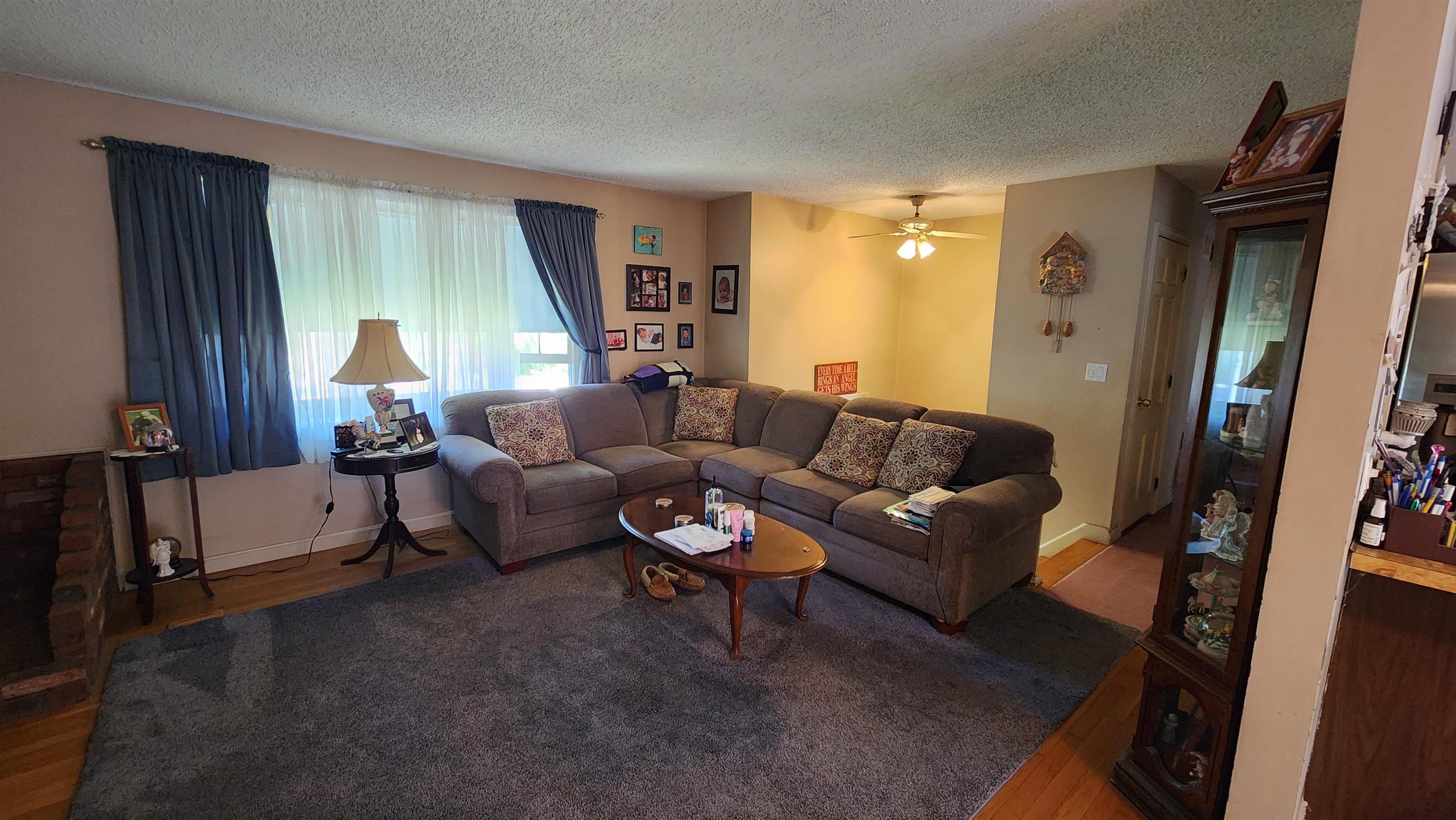 12 Southwood Dr, Londonderry, NH 03053