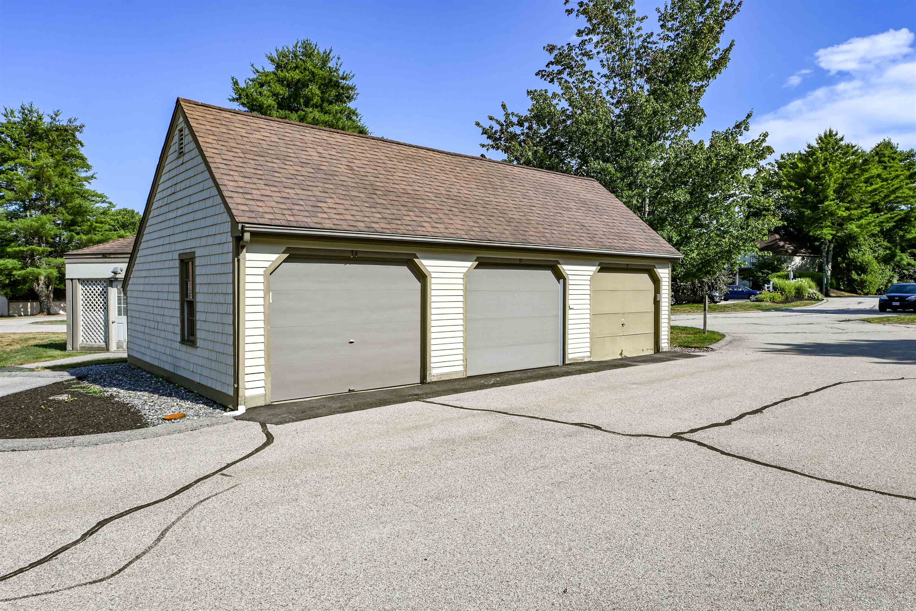 11 Surrey Rn, Dover, NH 03820