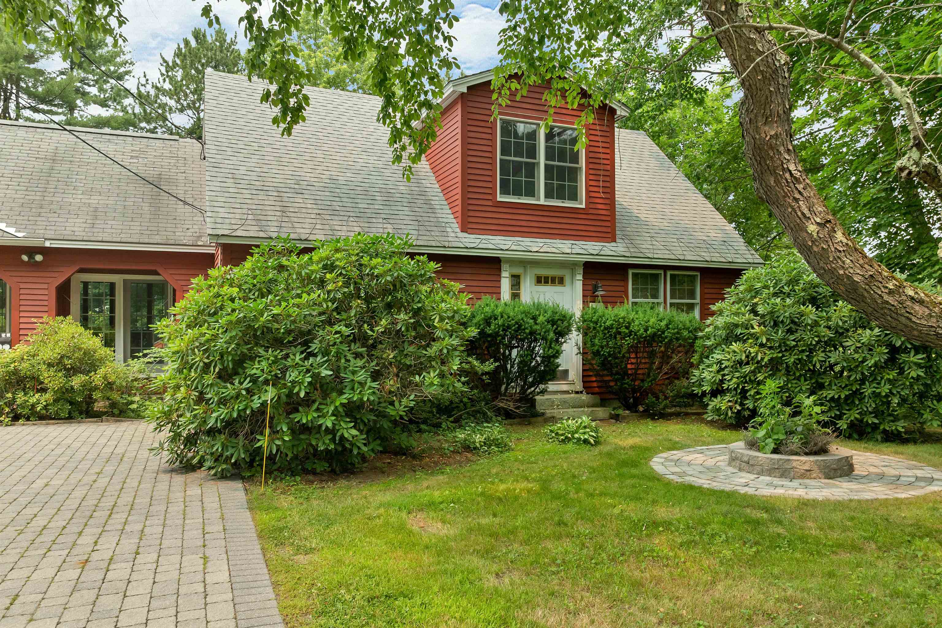 4 Highland Ave, Goffstown, NH 03045