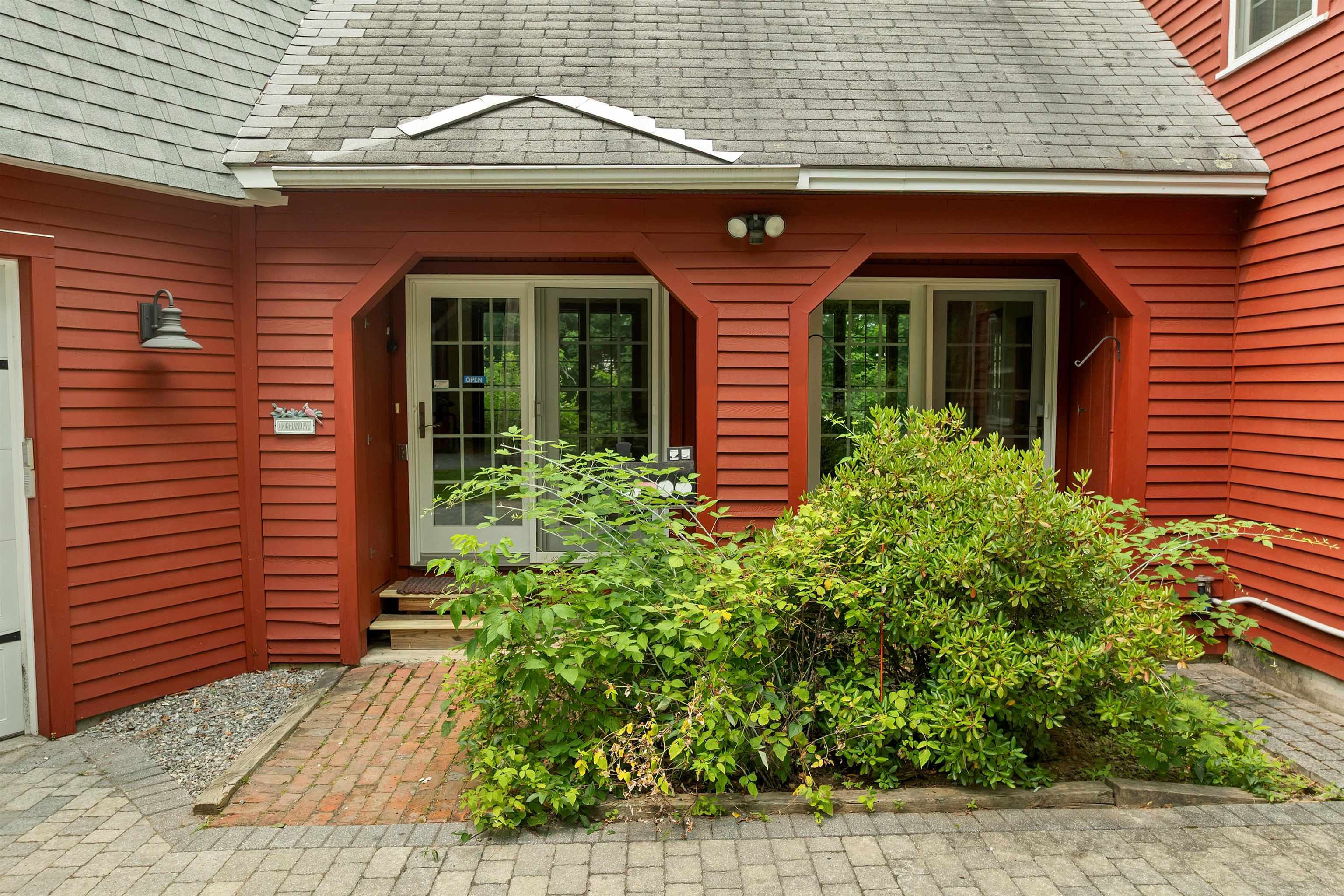 4 Highland Ave, Goffstown, NH 03045