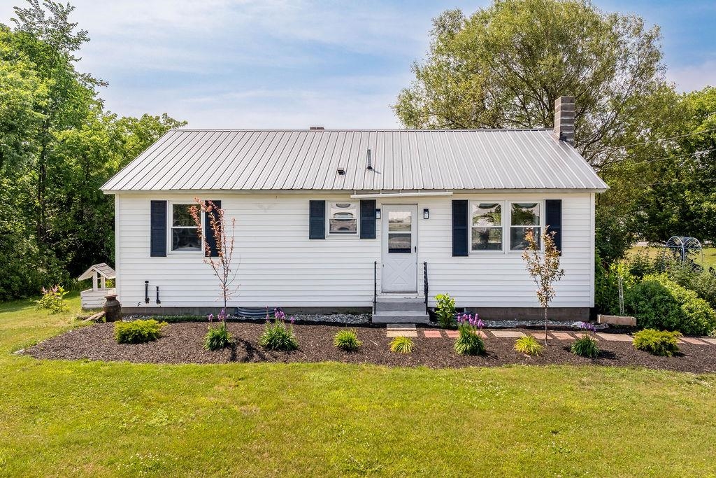 36 School St, Canaan, NH 03741