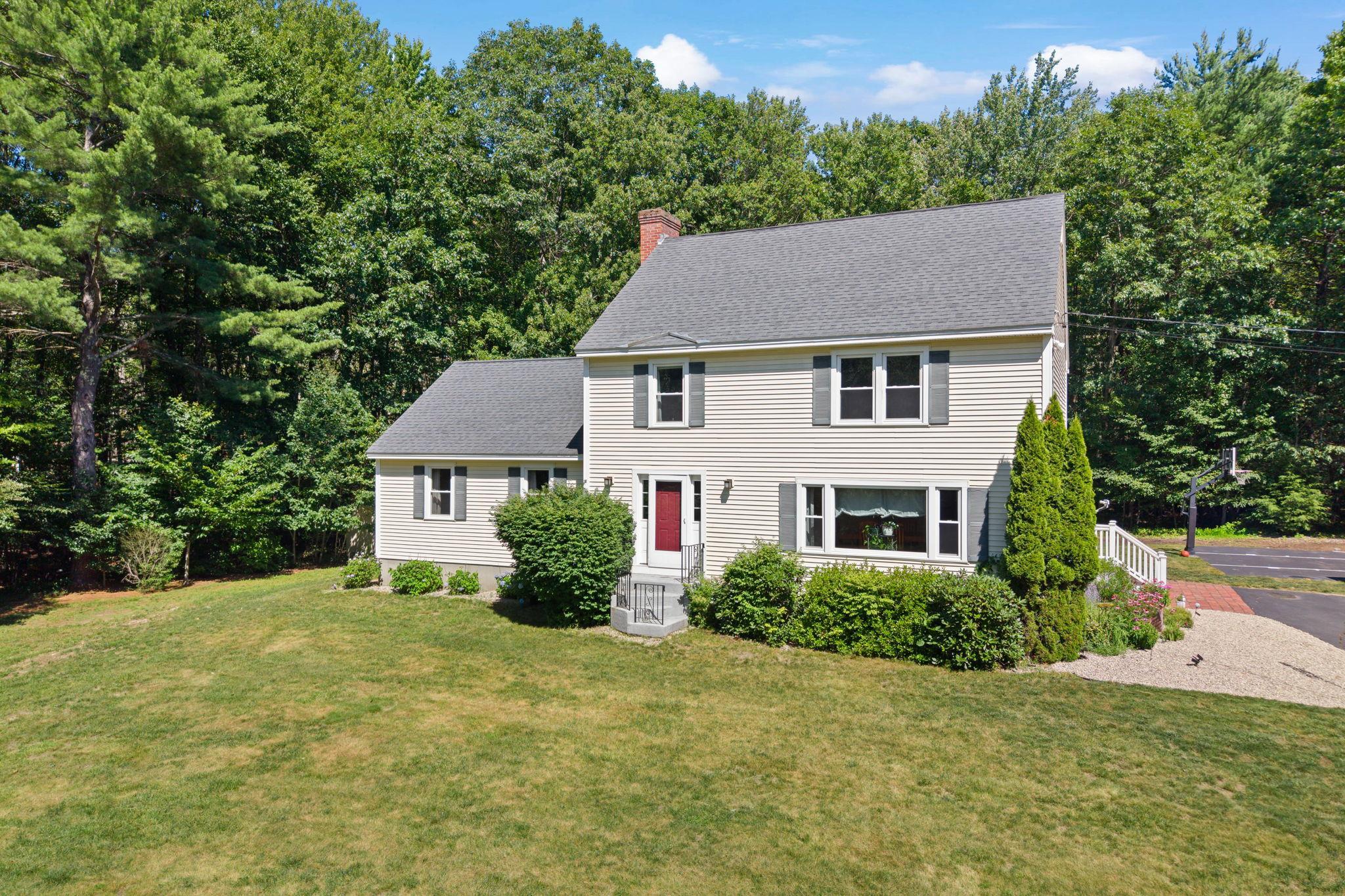 924 River Rd, Weare, NH 03281