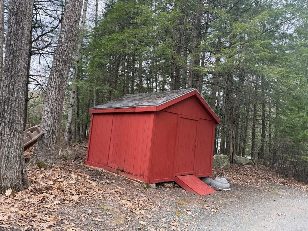 18 Algonquin Rd, Enfield, NH 03748