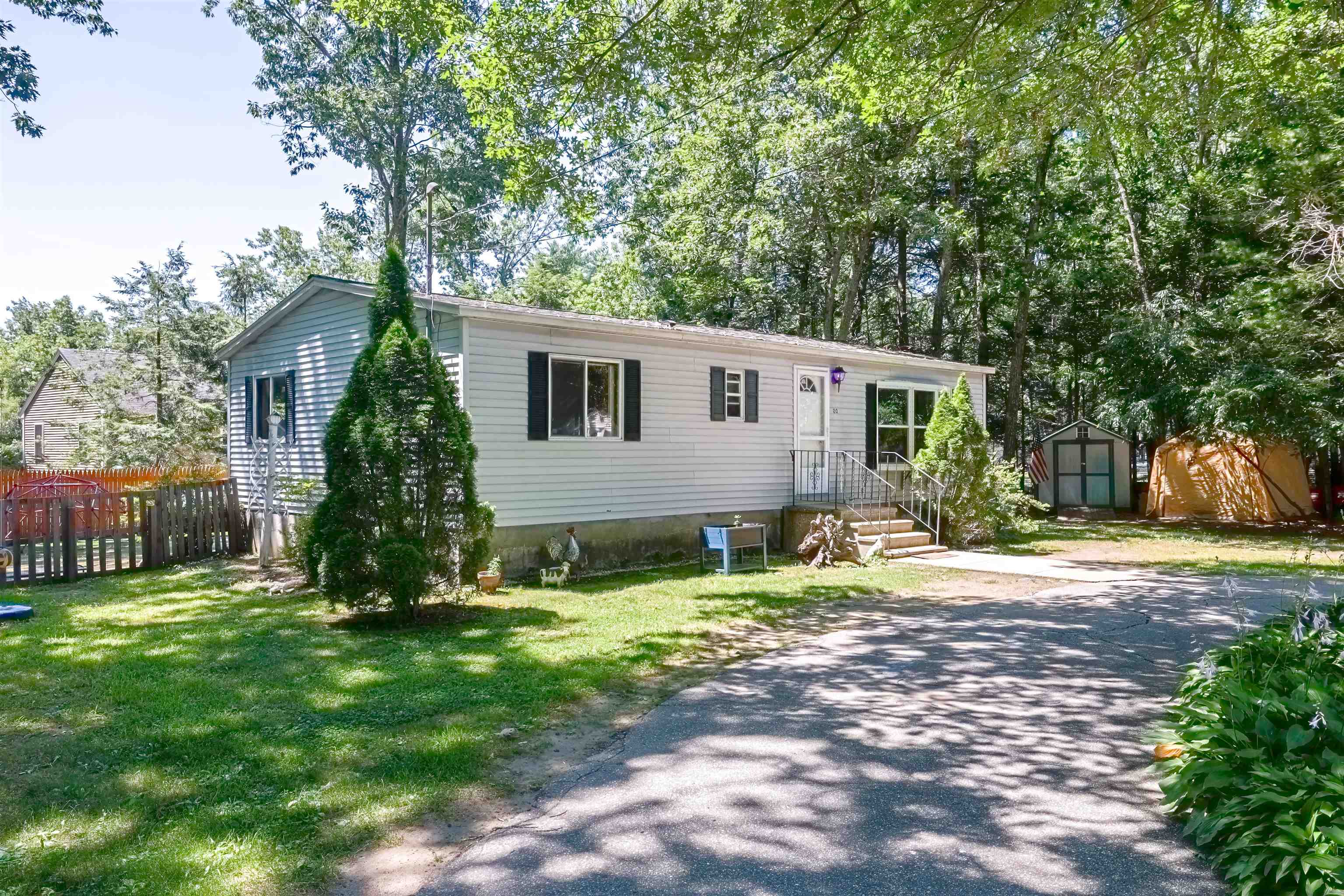 20 Riverside Dr, Fremont, NH 03044