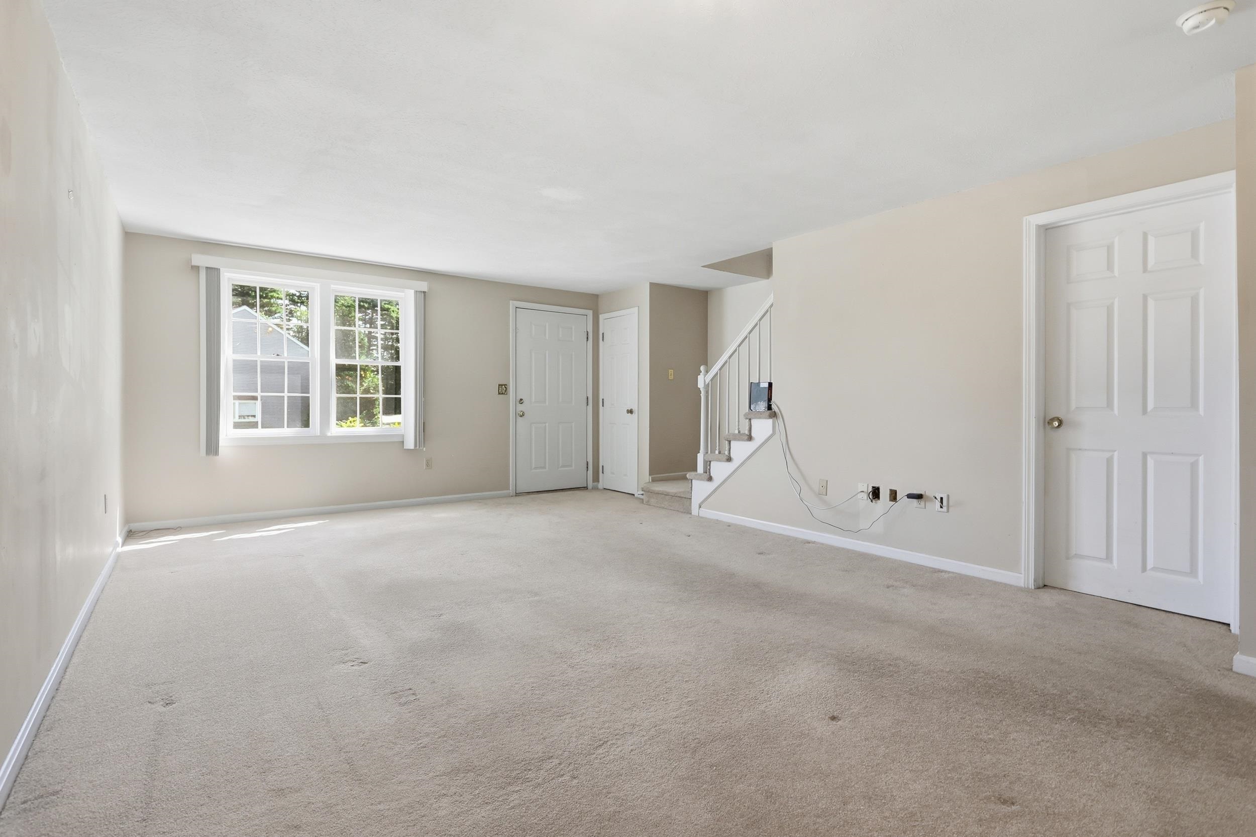 17 Oakwood Cir #5, Goffstown, NH 03045