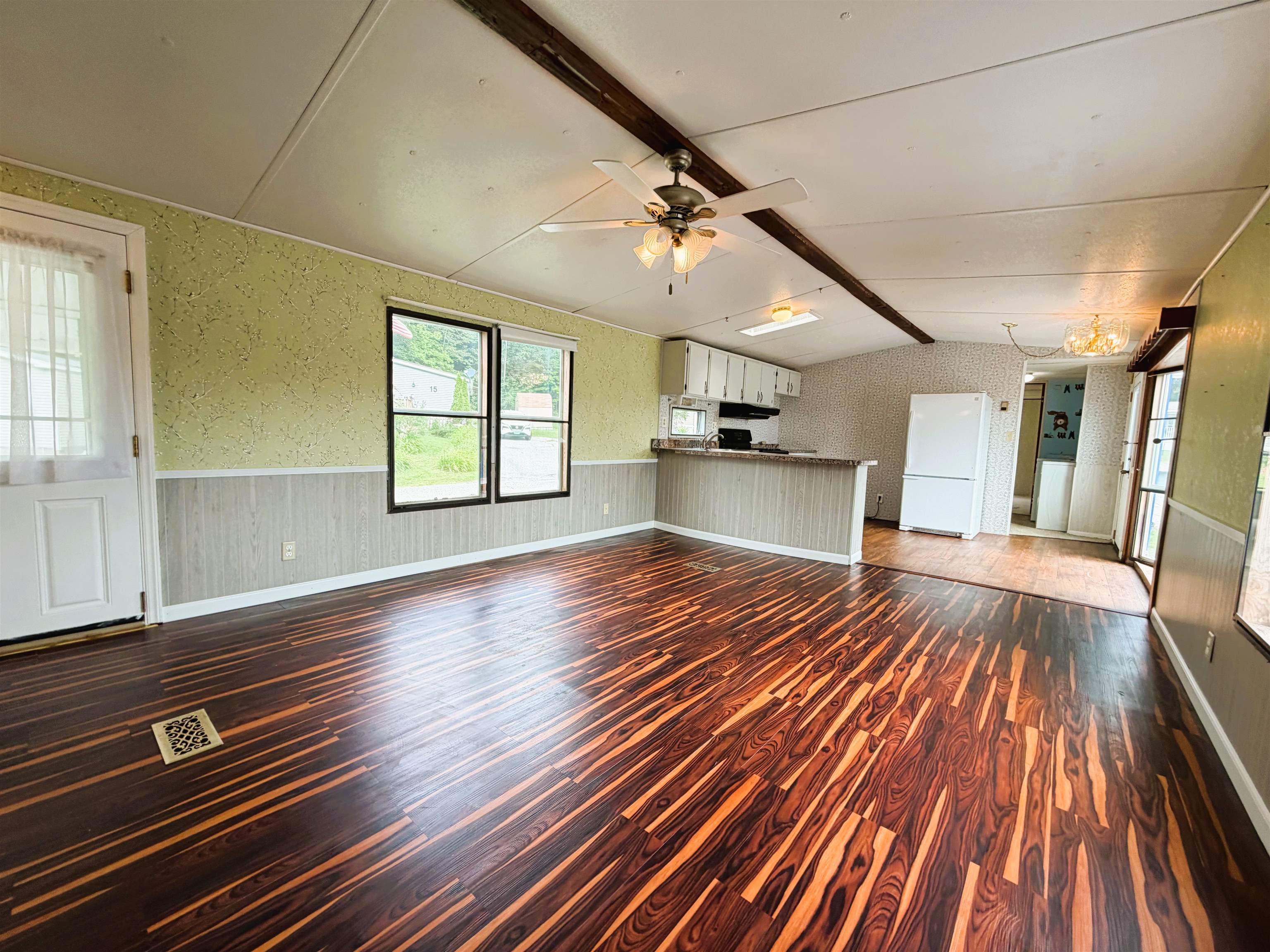 8 Hilltop Manor Mobile Home Pk, Littleton, NH 03561