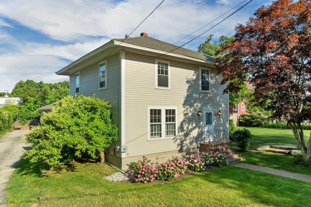 Photo 2 of Single family home for sale at 5 Brummitt Ct, Wolfeboro, NH 03894 | MLS# 5101120 | Listing updated on 2026-09-24