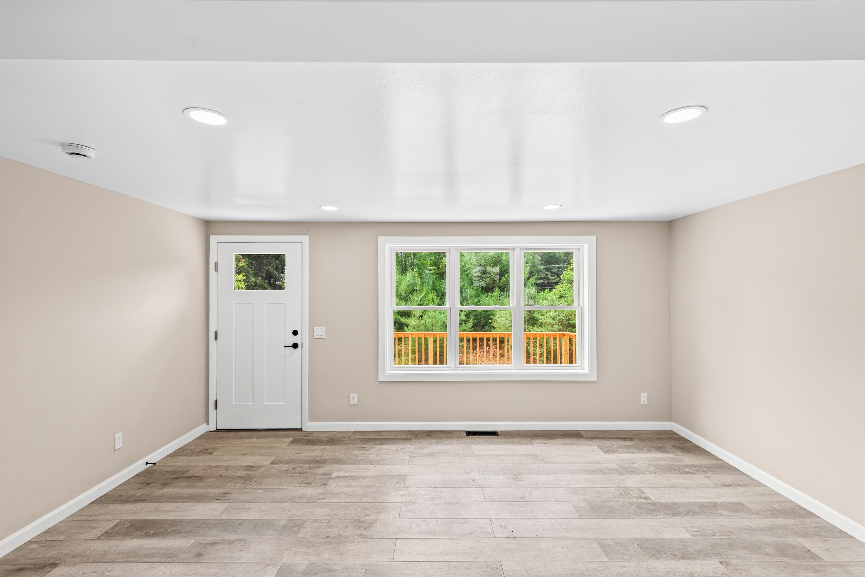 17 Fairway Dr, New Hampton, NH 03256