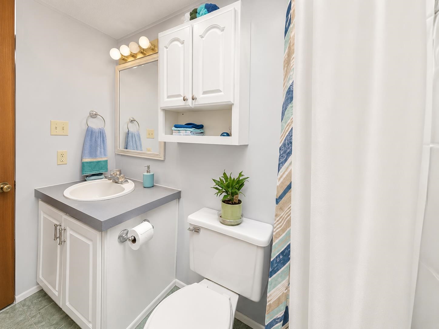 12 York Ct, Rochester, NH 03868
