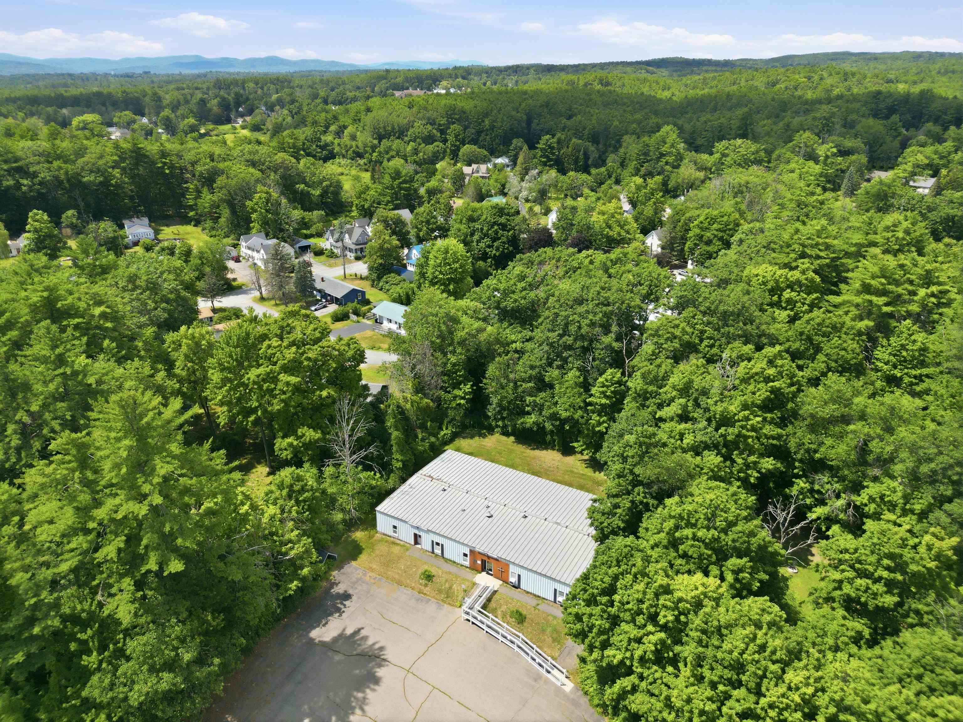 16 Chestnut St, Tilton, NH 03276