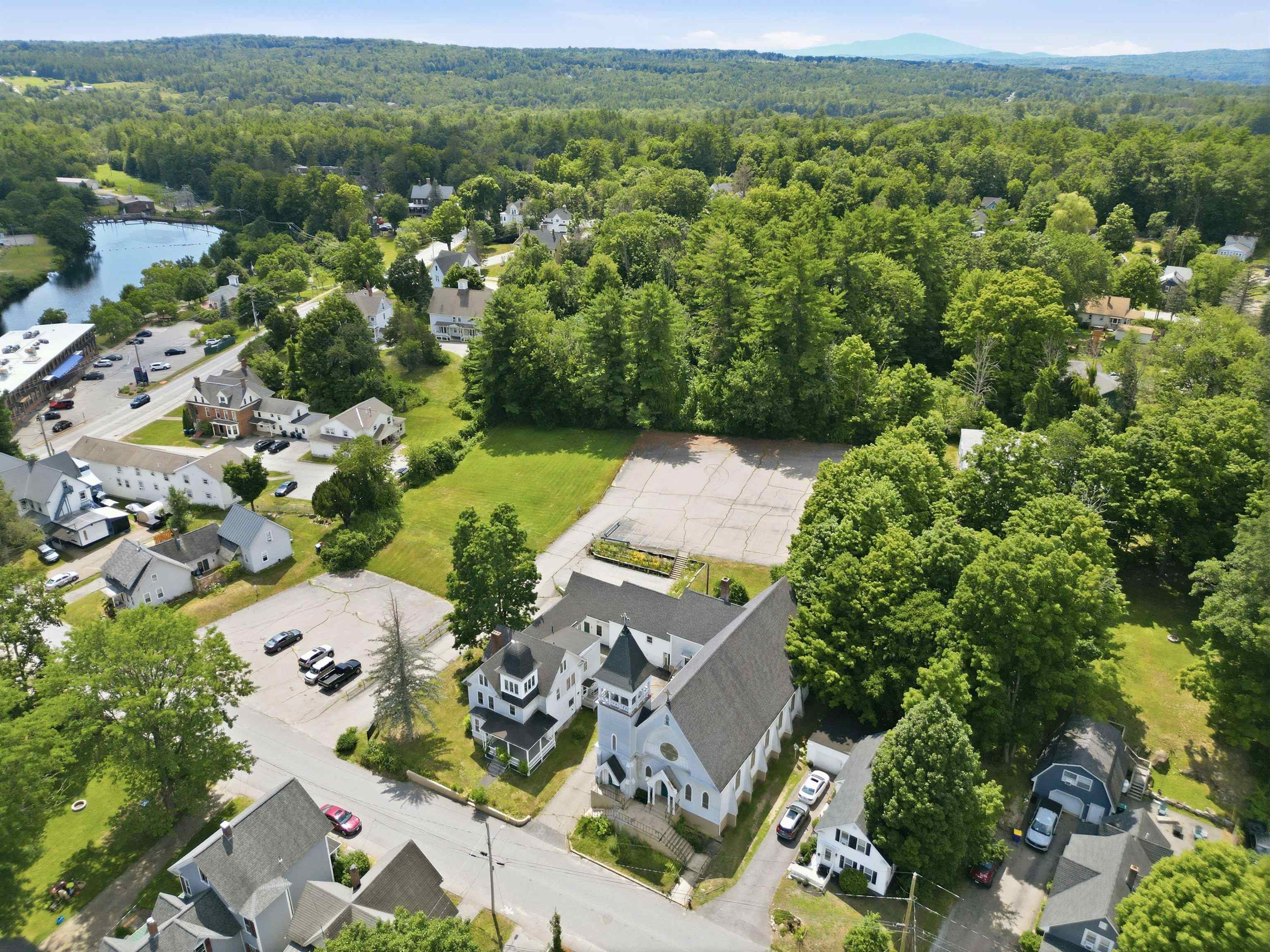16 Chestnut St, Tilton, NH 03276