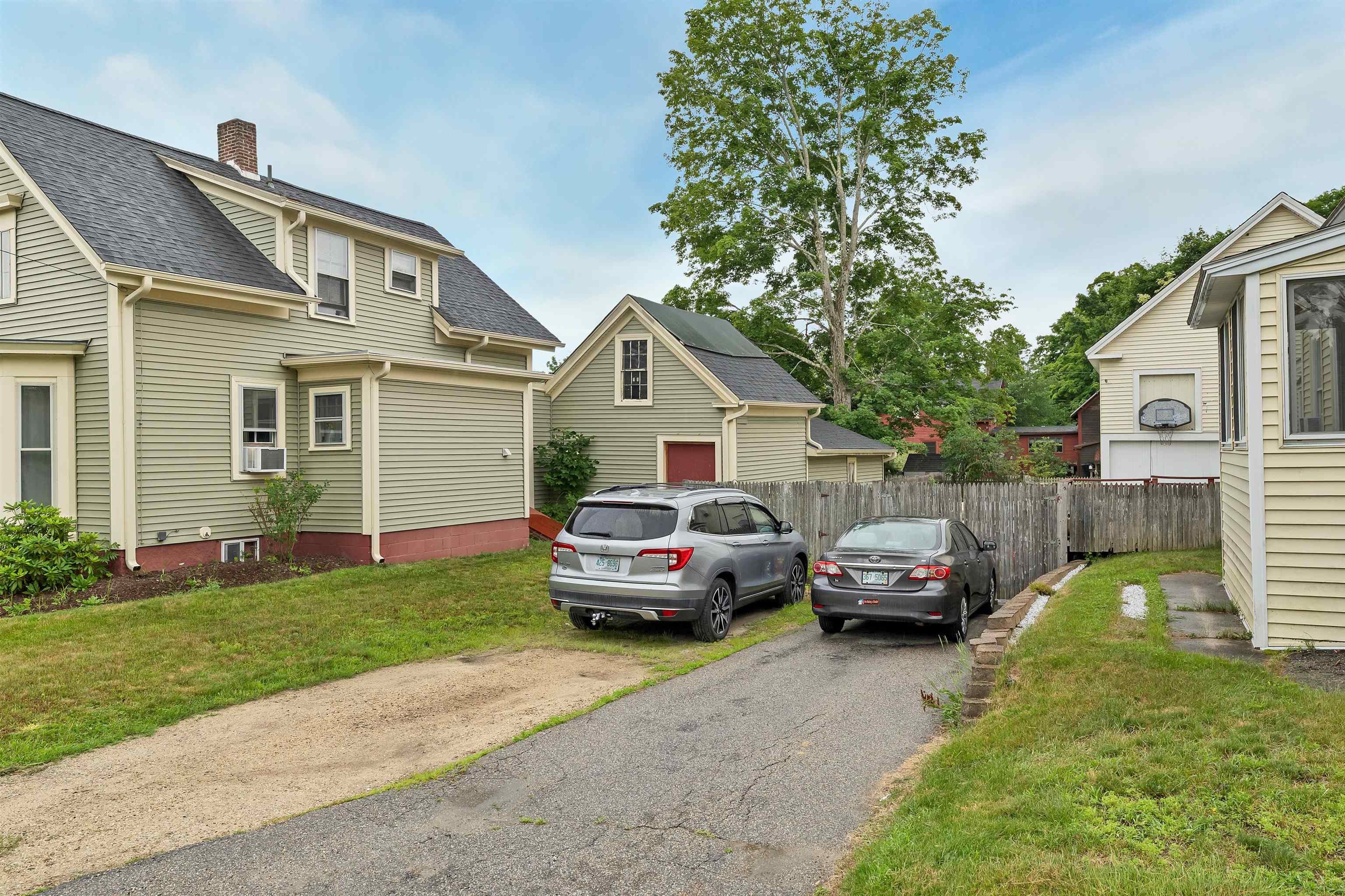 36 Central St, Farmington, NH 03835