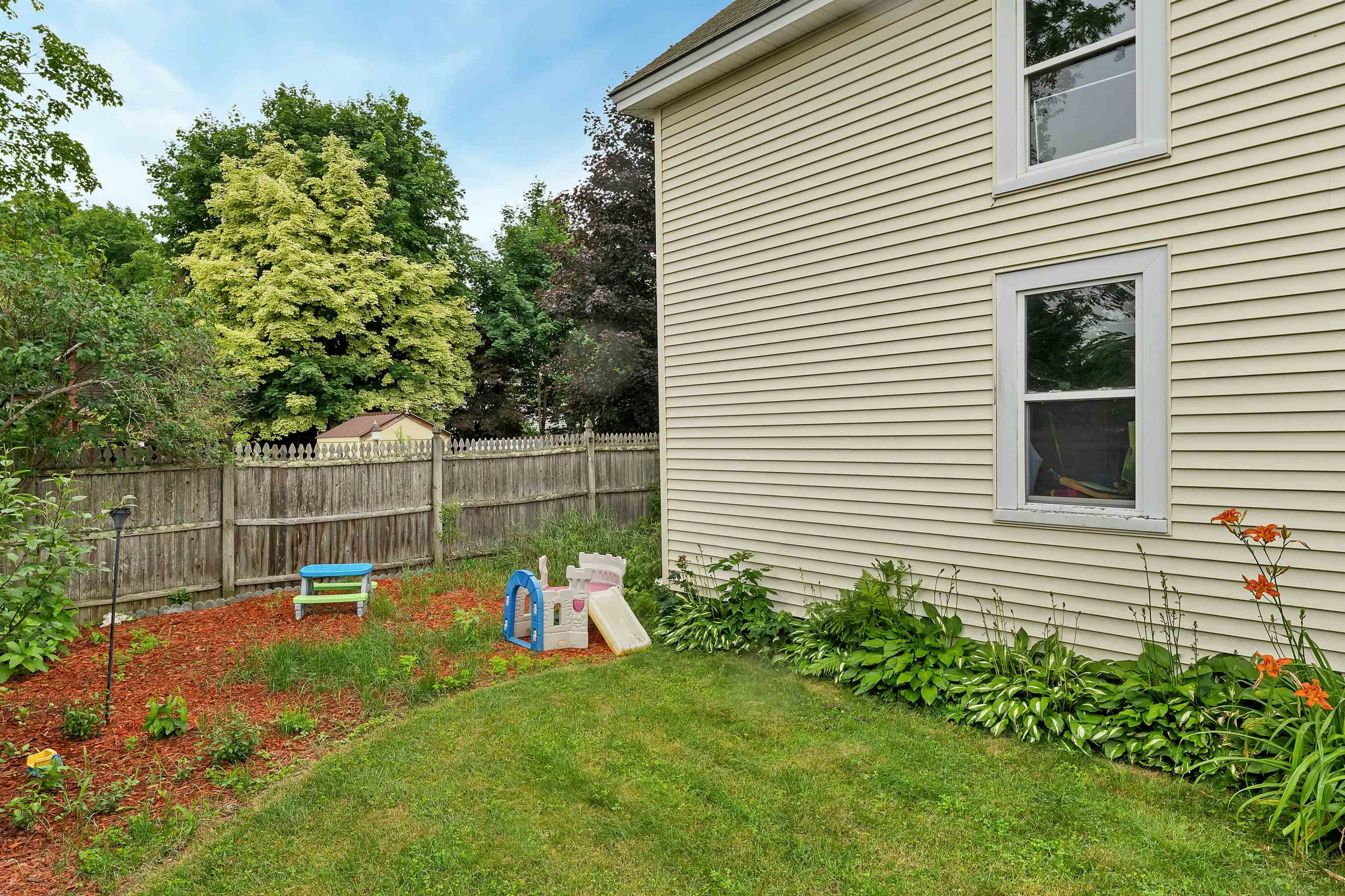 36 Central St, Farmington, NH 03835