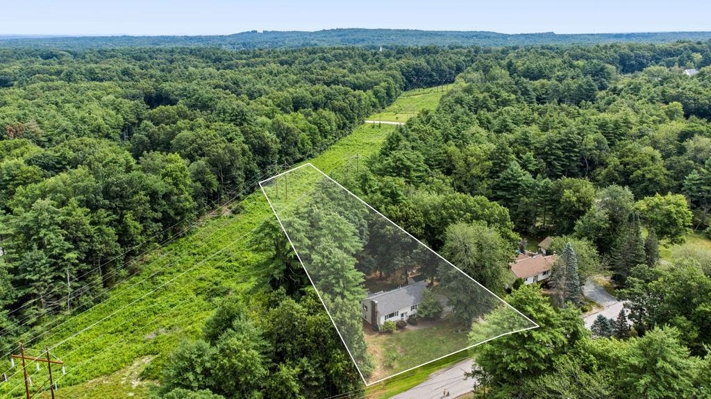 32 Raeder Dr, Stratham, NH 03885