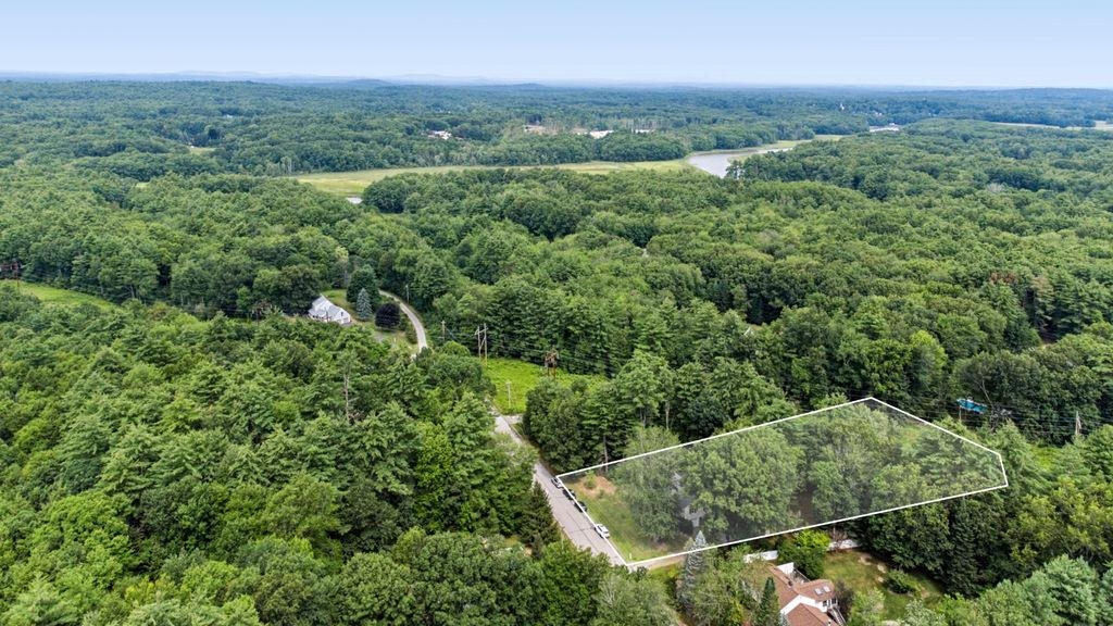 32 Raeder Dr, Stratham, NH 03885
