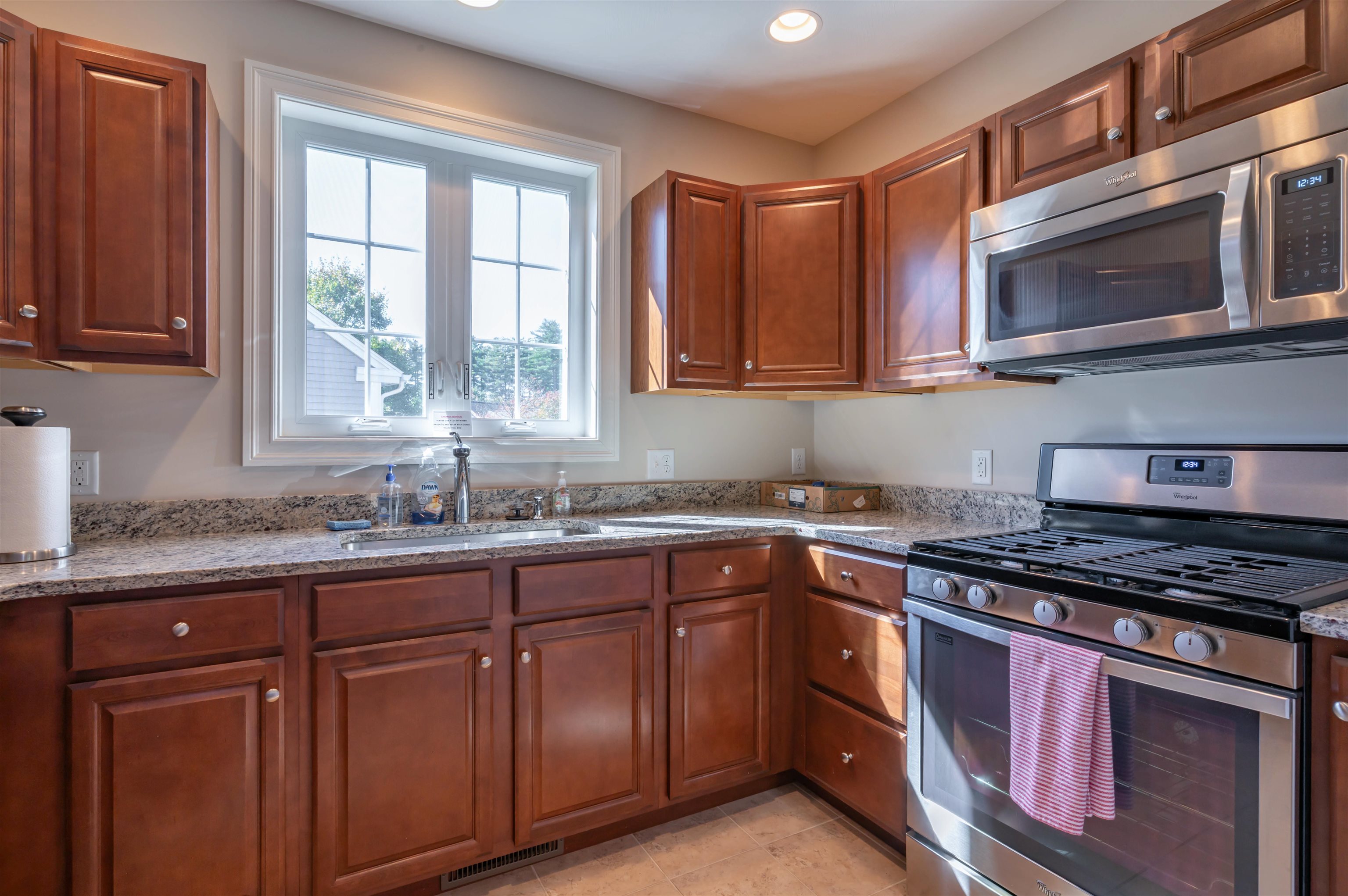 6 Elystan Cir, Nashua, NH 03064