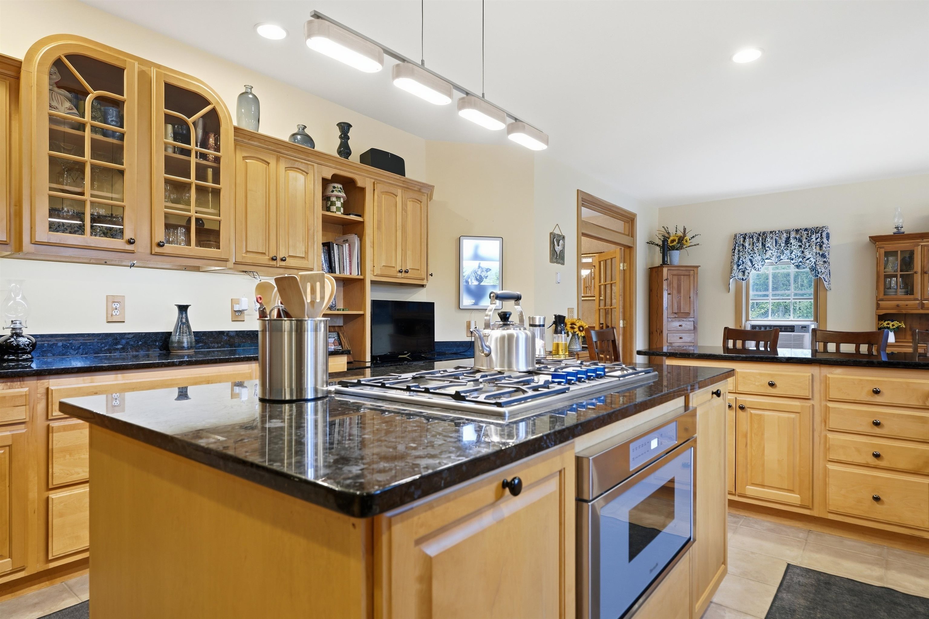Photo 2 of Mansion for sale at 202 South Rd, Deerfield, NH 03037 | MLS# 5101226 | Listing updated on 2026-09-15