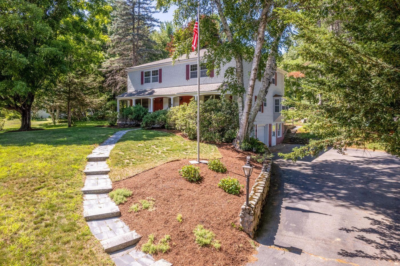 Photo 2 of Single family home for sale at 8 Mirror Lake Dr, Tuftonboro, NH 03853 | MLS# 5101227 | Listing updated on 2026-10-02