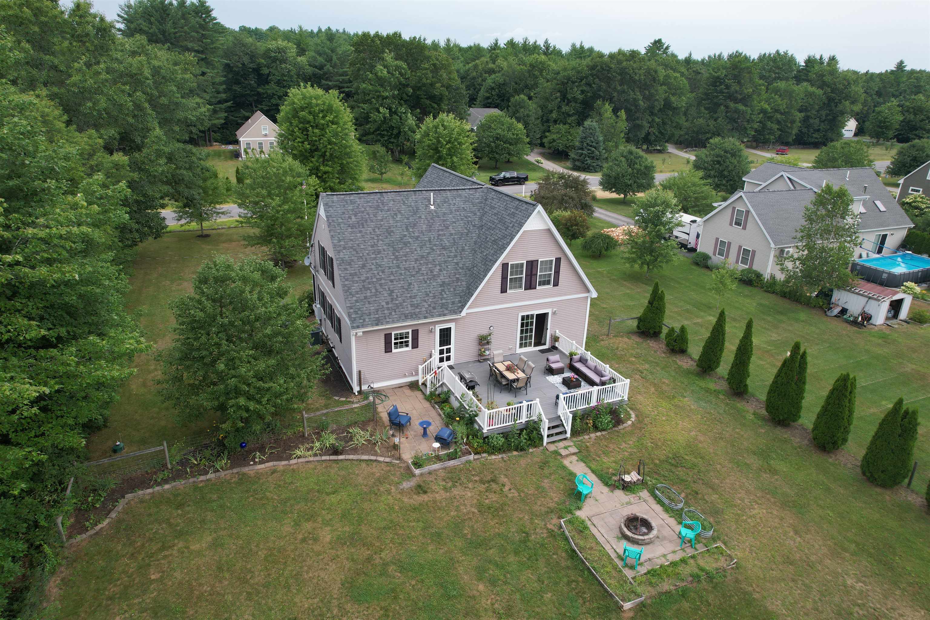 4 Memory Ln, Loudon, NH 03307