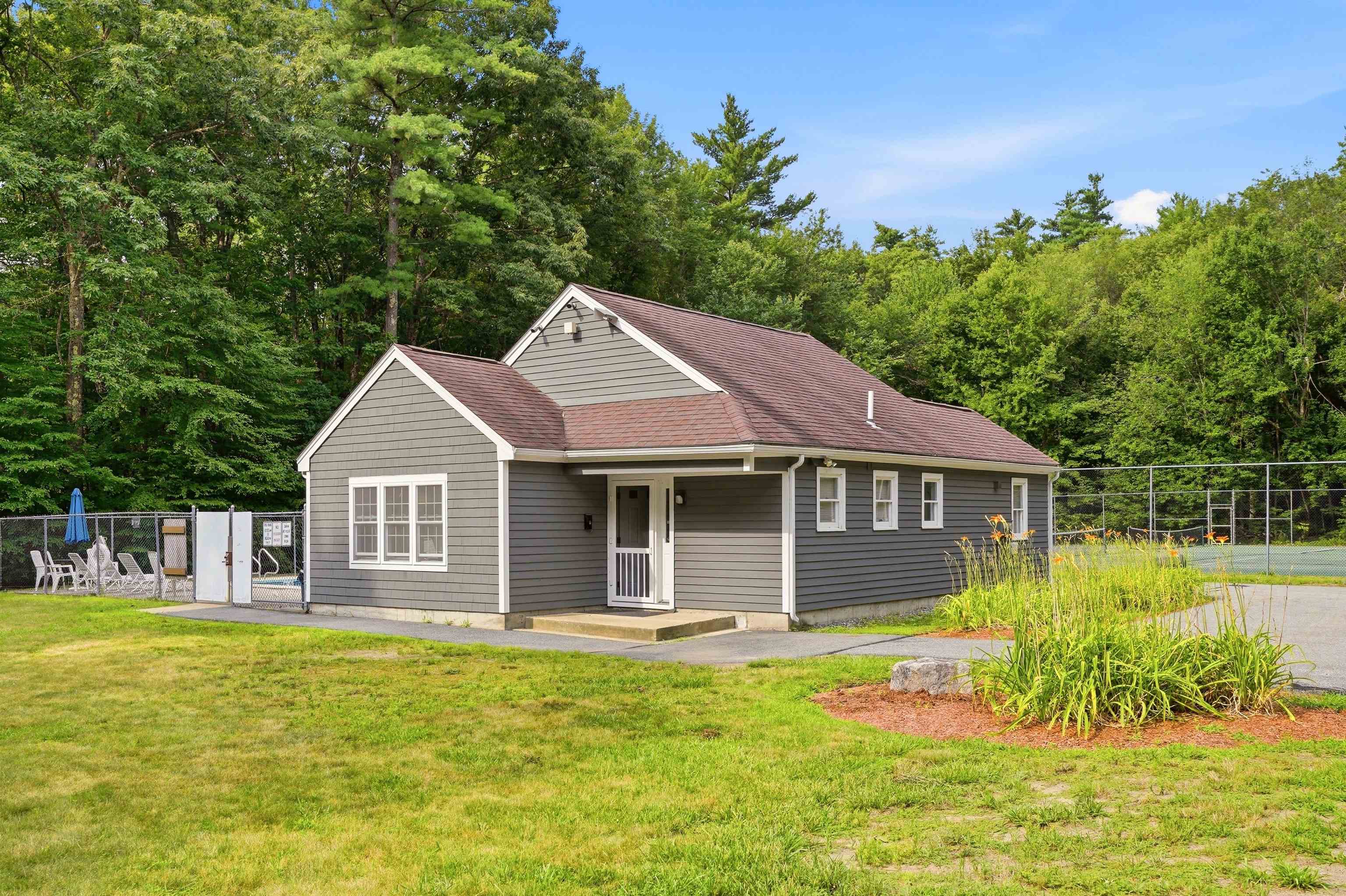 17 Chestnut Cir, Merrimack, NH 03054
