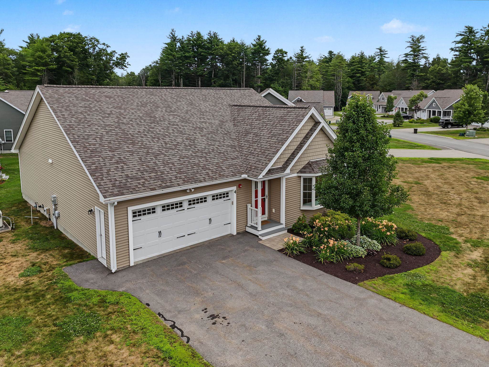 4 James Cir, Brentwood, NH 03833