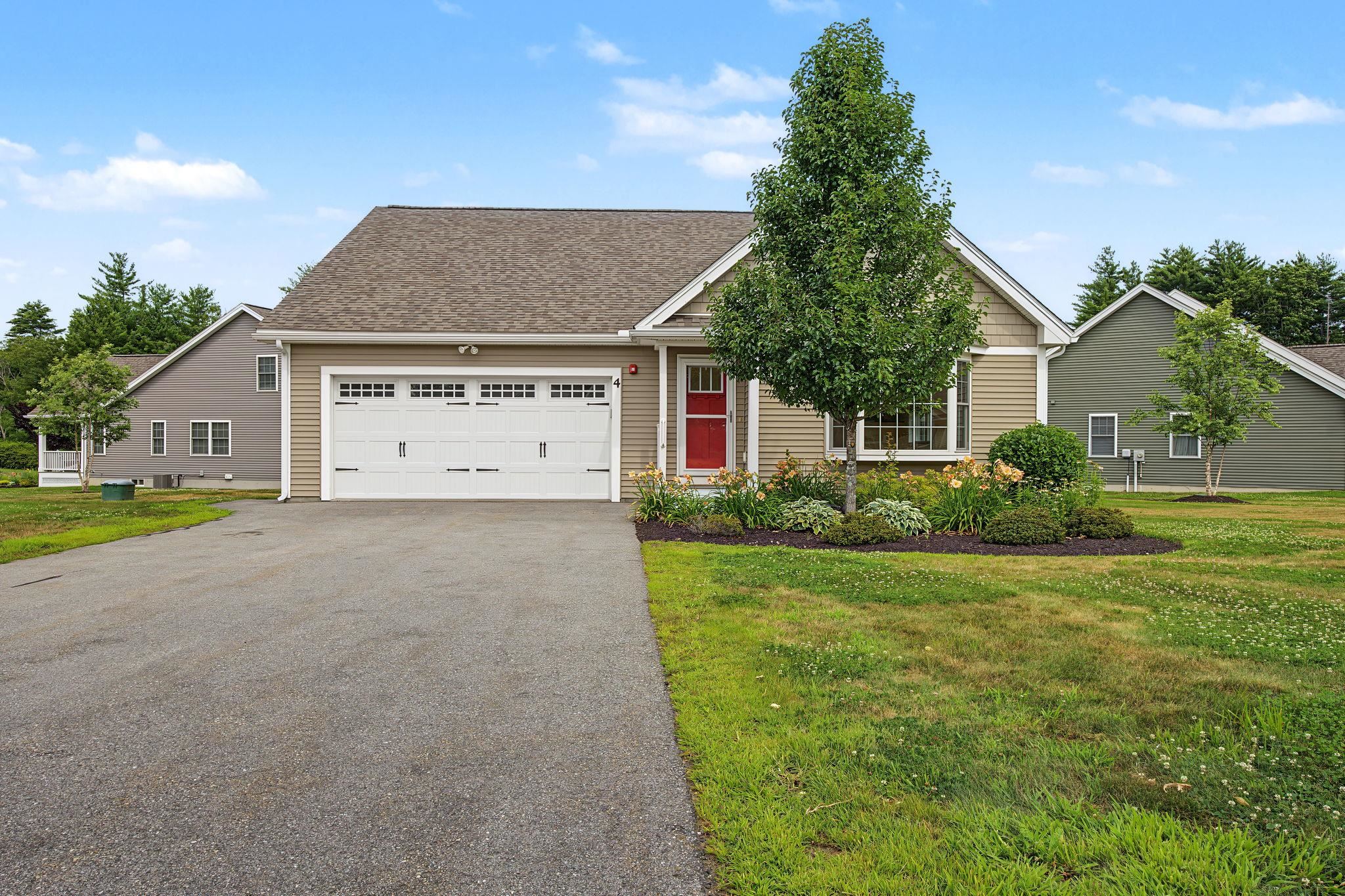 4 James Cir, Brentwood, NH 03833