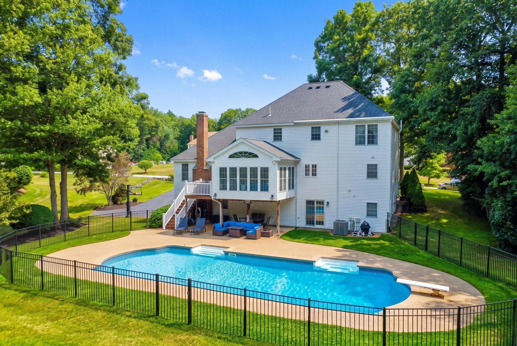 70 Ellyson Ave, Hampstead, NH 03826