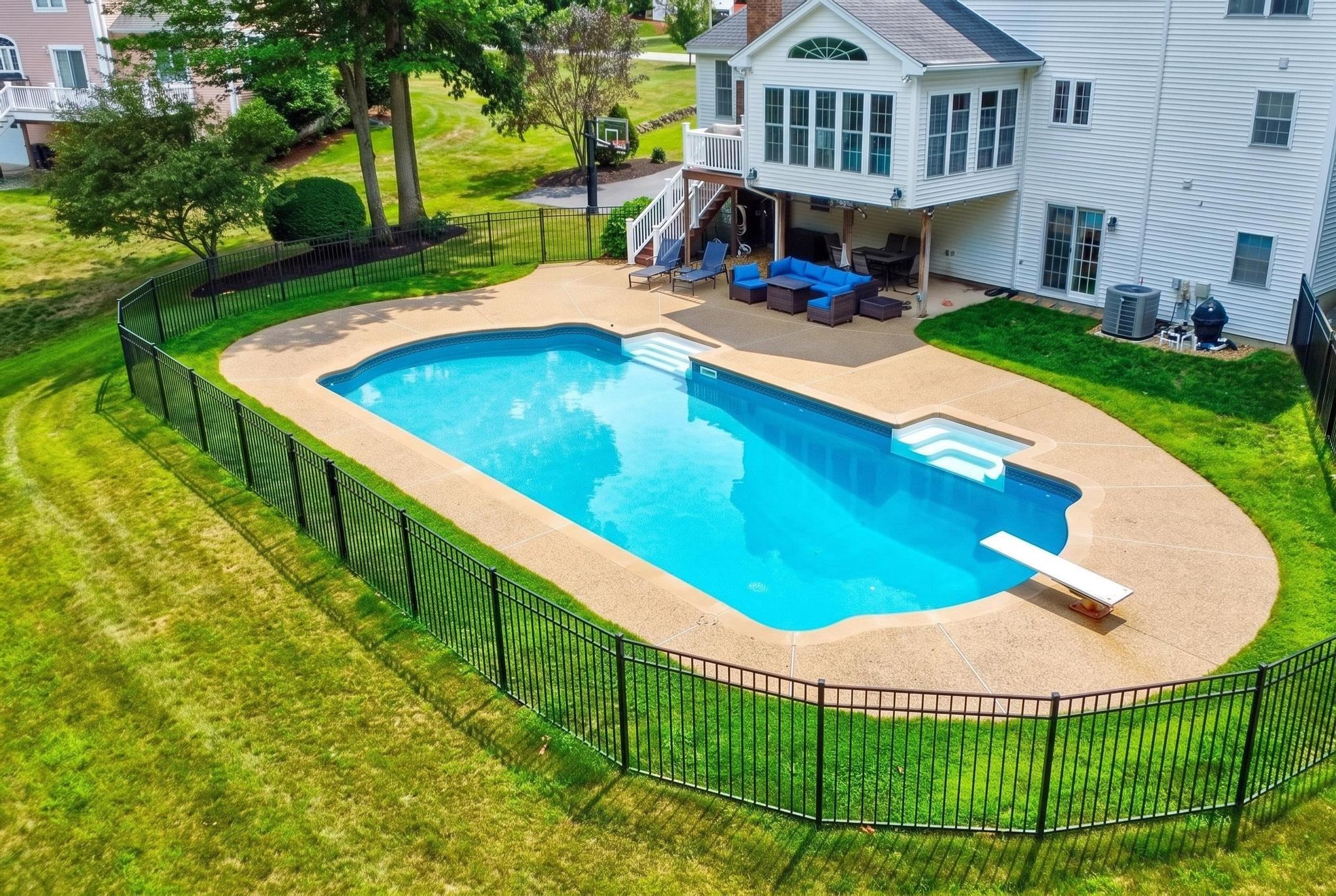 70 Ellyson Ave, Hampstead, NH 03826