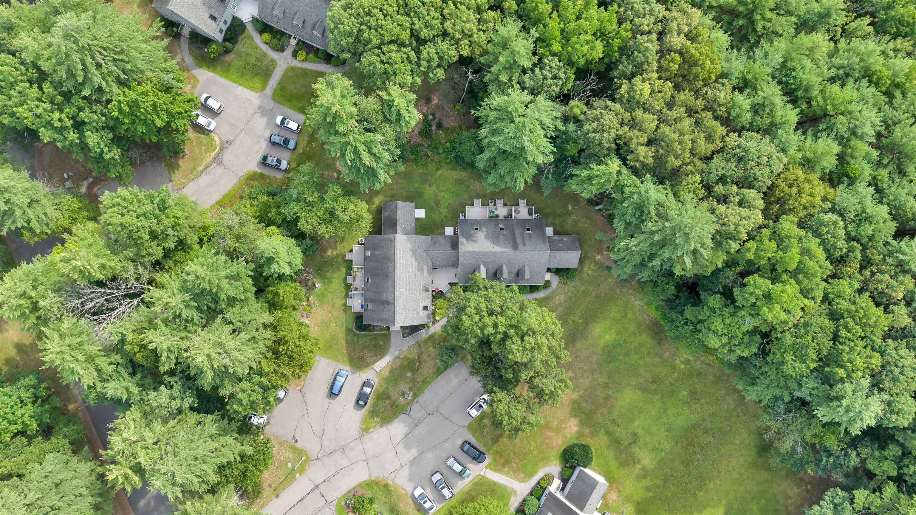 76 Glengarry Dr, Stratham, NH 03885